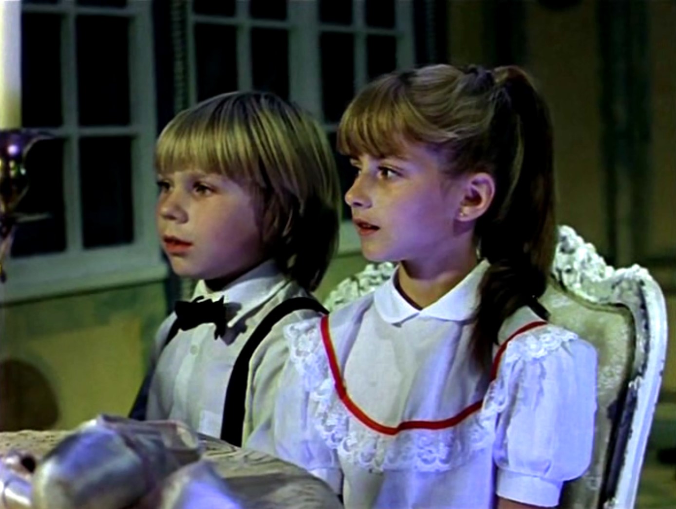 Бальные танцы, как в прочем и все другие, танцуются в паре, то есть вдвоем, иначе в них нет никакого смысла. Одиночество в танцах вредно отражается на мировоззрении.