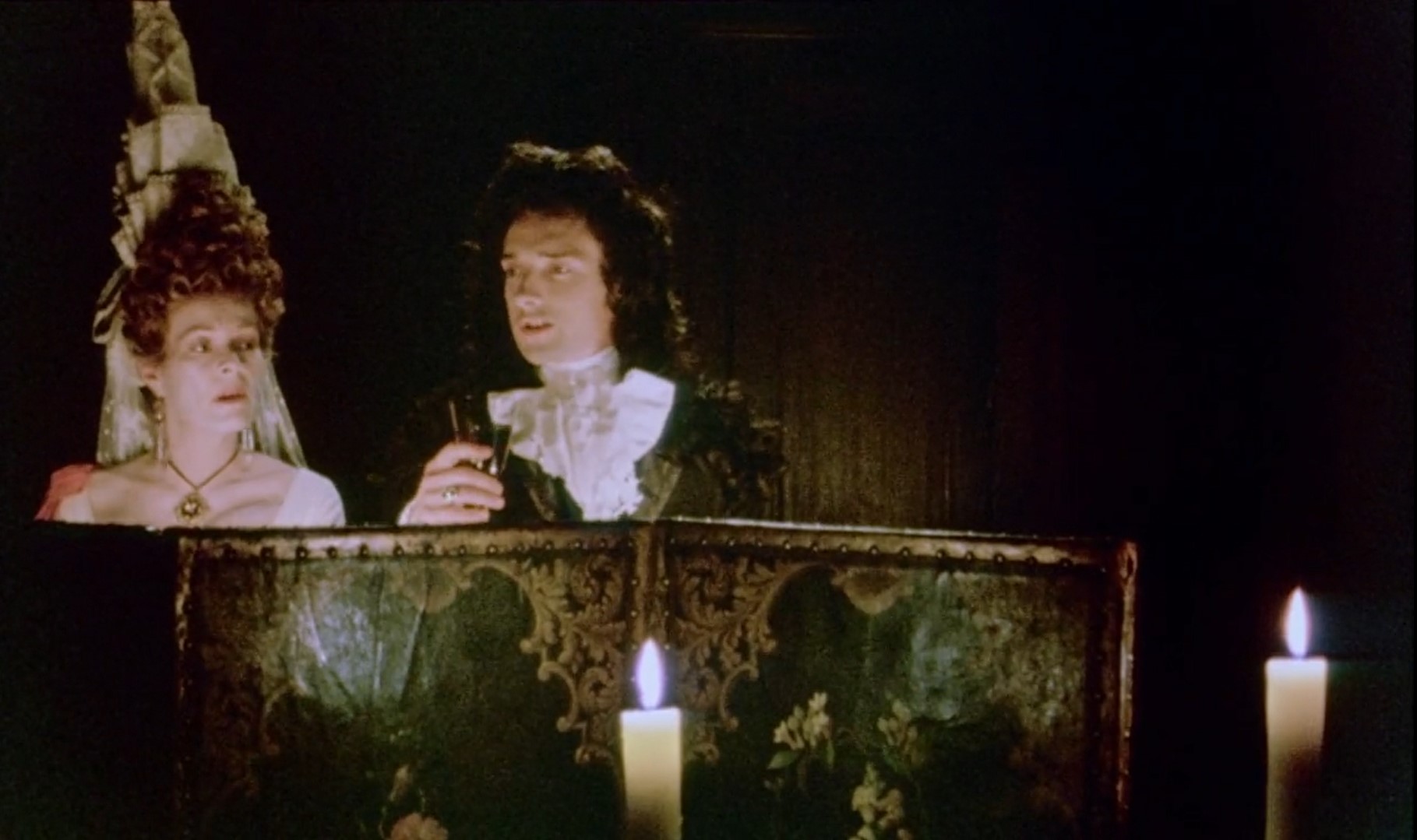 — Во-первых: мадам, Вы настаиваете на том, о чем мы сегодня с Вами говорили. Во-вторых: Вы увеличили свои требования в двенадцать раз! В-третьих: Вы добавили к нему временные ограничения. И в-четвертых: Вы хотите, чтобы я немедленно приступил к работе.
— Вы нас убедили, господин Невилл, что все перечисленные четыре пункта Вам по силам.
— ... Ваши требования непомерны. Мои должны соответствовать им.