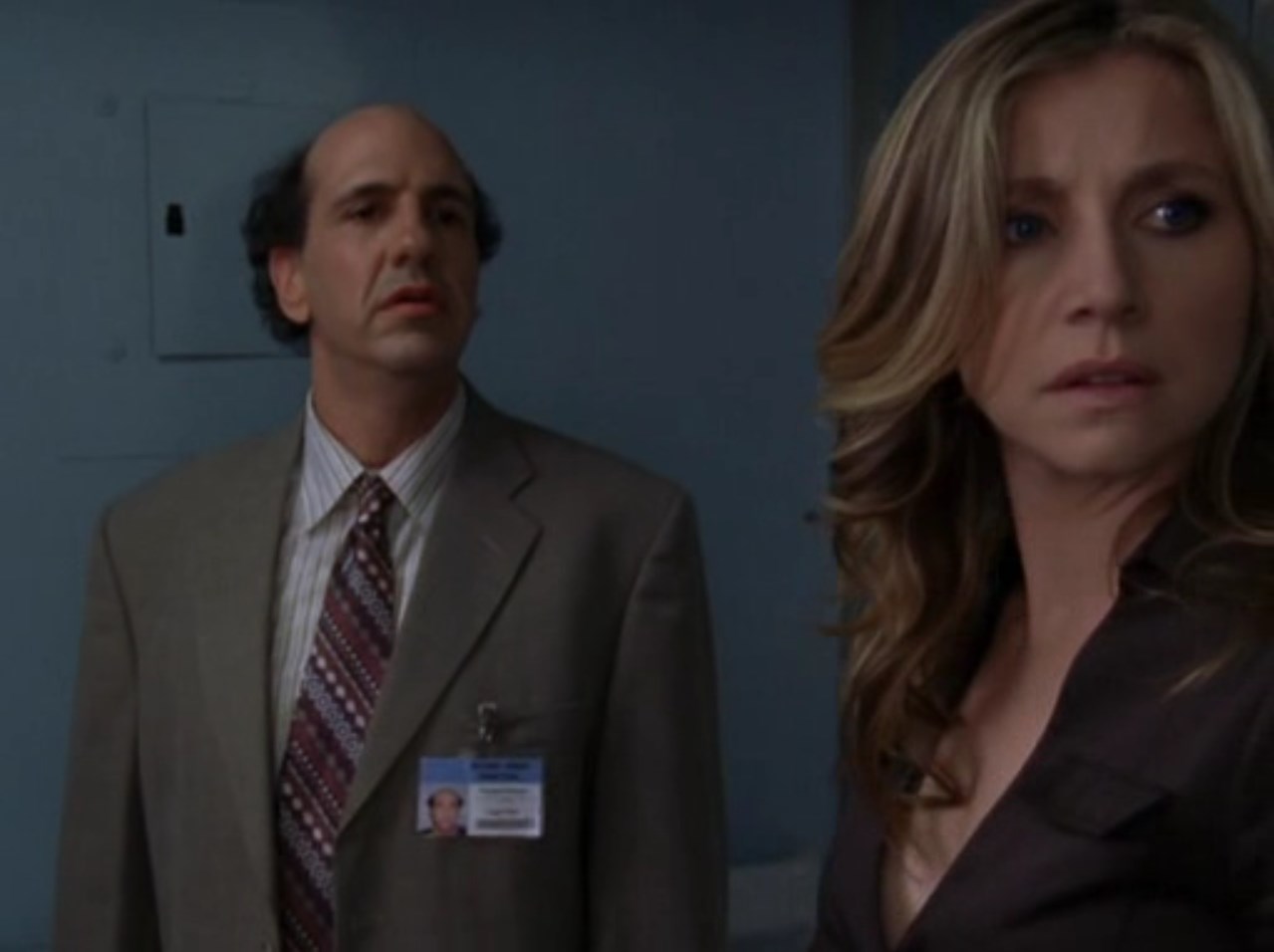 — У него депрессия, он не может с неё выйти с тех пор как вы разошлись. Он всё время тоскует.
— Что-то я этого не вижу.
— Конечно не видишь. Никто не хочет, чтобы человек, причинивший боль, знал насколько сильно он тебя задел.