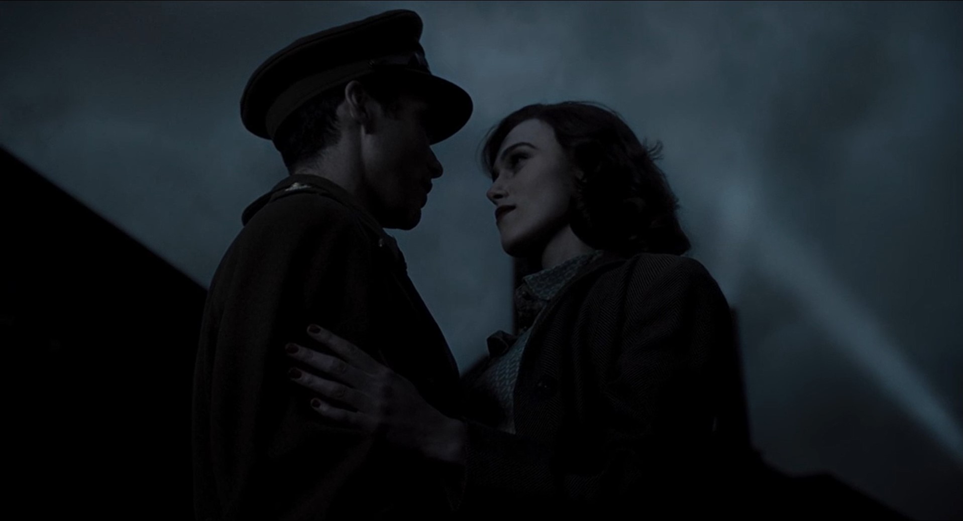 — Чем я Вам не нравлюсь?
— Завтра Вы можете умереть.
— Живите, пока можете и как можете.