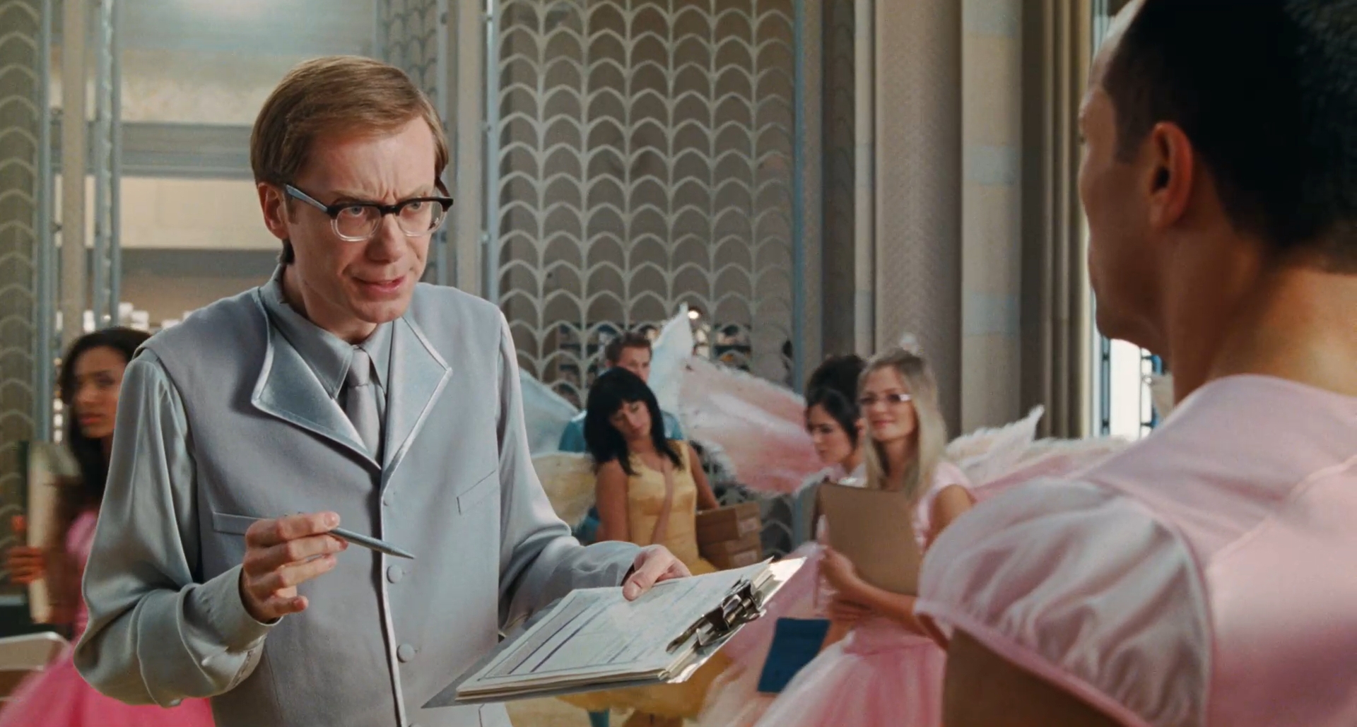 — Дерек Томпсон?
— А вы — Бог?!
— Нет. Я — Трейси, ваш куратор.