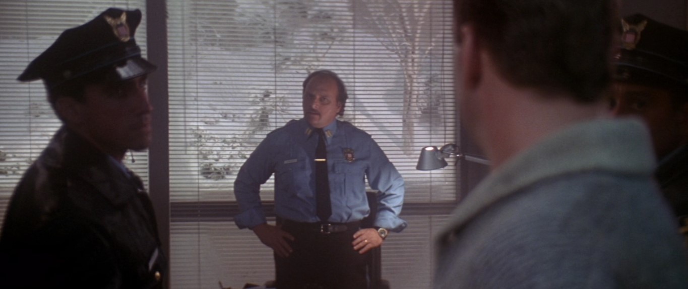 Карлайл, позволь тебя спросить. Что отключает детектор металла — свинец в твоей заднице или дерьмо в твоих мозгах?