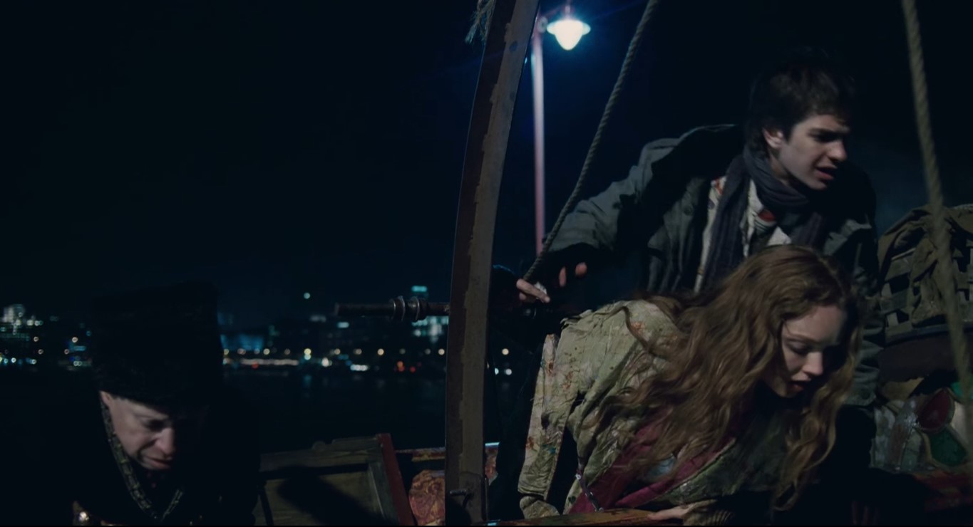 Валентина: — Это кто-то висит! Он под этим мостом!
Антон: — Висит?
Валентина: — Веревку!
Перси: — У любого висельника есть своя веревка!