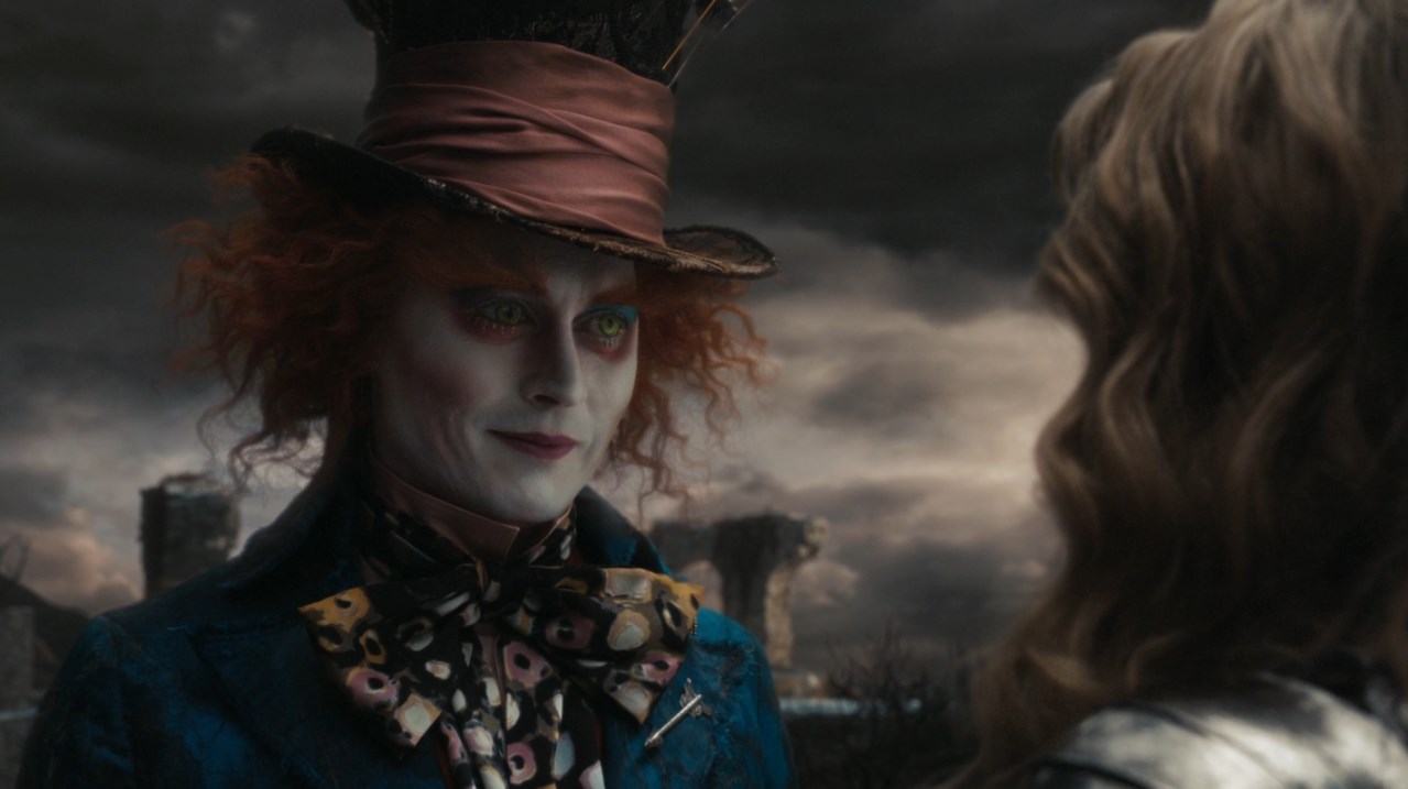 — Шляпник, что же общего у ворона и письменного столика?
— Ни малейшего понятия.