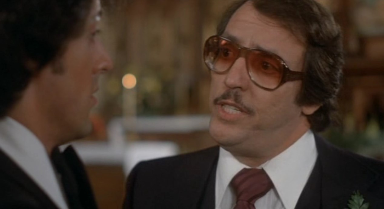 — Сколько ты получил за бой?
— Примерно тридцать семь тысяч.

— Как насчет чтобы вложить их в кондоминиумы?
— В кондоминиумы?
— Да, в кондоминиумы.
— Я ими не пользуюсь.