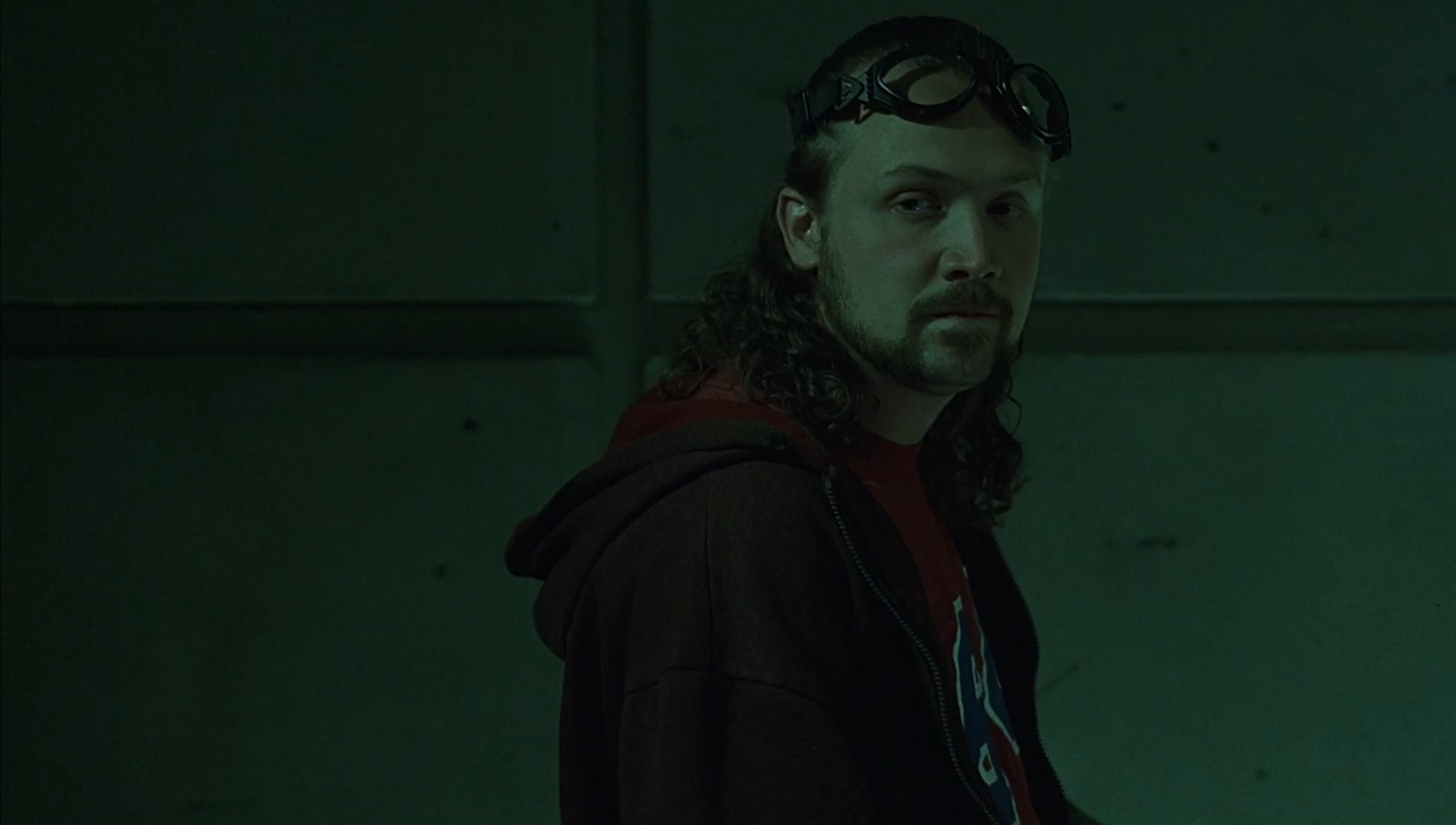 — Ну в чём дело?
— Что?
— Что значит «что»? Не хочу слушать эту срань, когда я работаю.
— Не могу. Мне нужно работать под музыку. Меня это успокаивает.
— Знаешь, меня минет успокаивает, но ты же не вафлишь мне, когда я работаю.