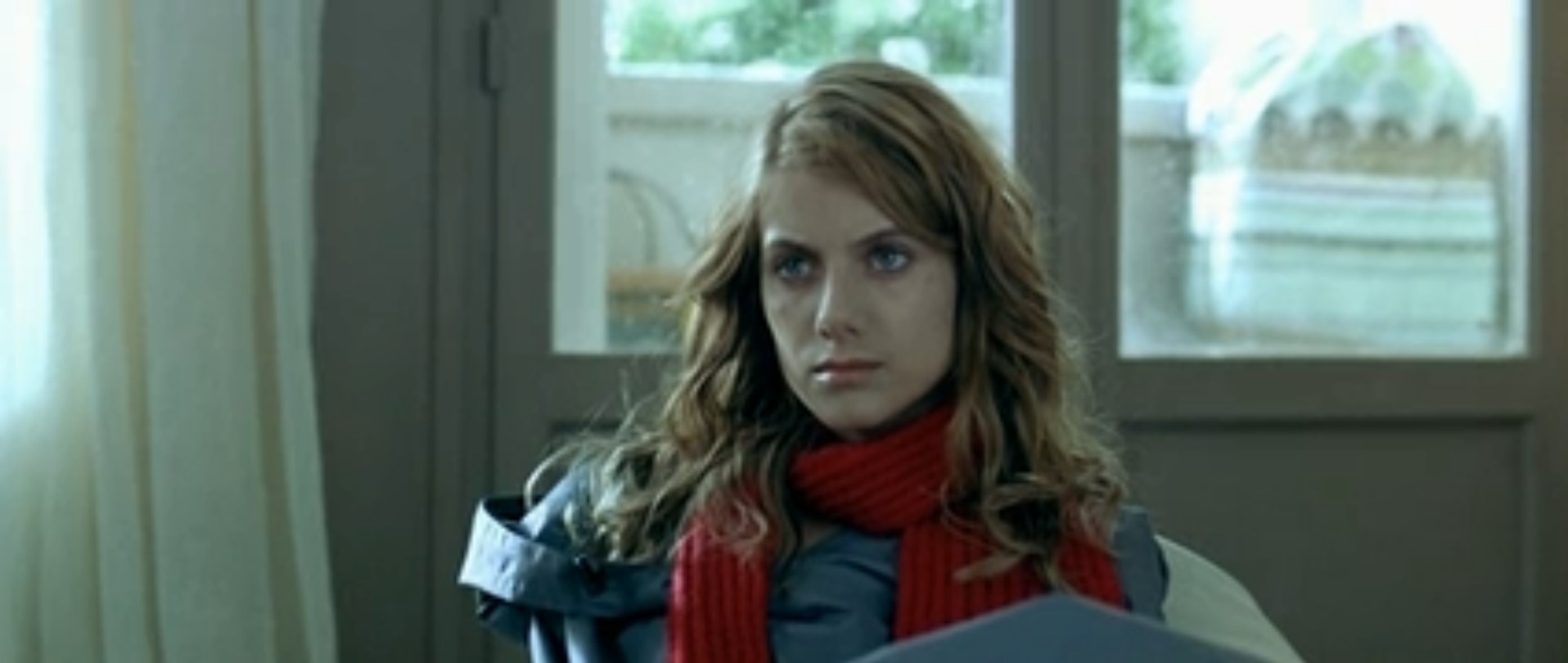 — Я не знаю, просто мне кажется, мы стали редко видеться...
— Что правда, то правда, но...
— Я не виню тебя Джилл, я знаю в отношениях участвуют двое.