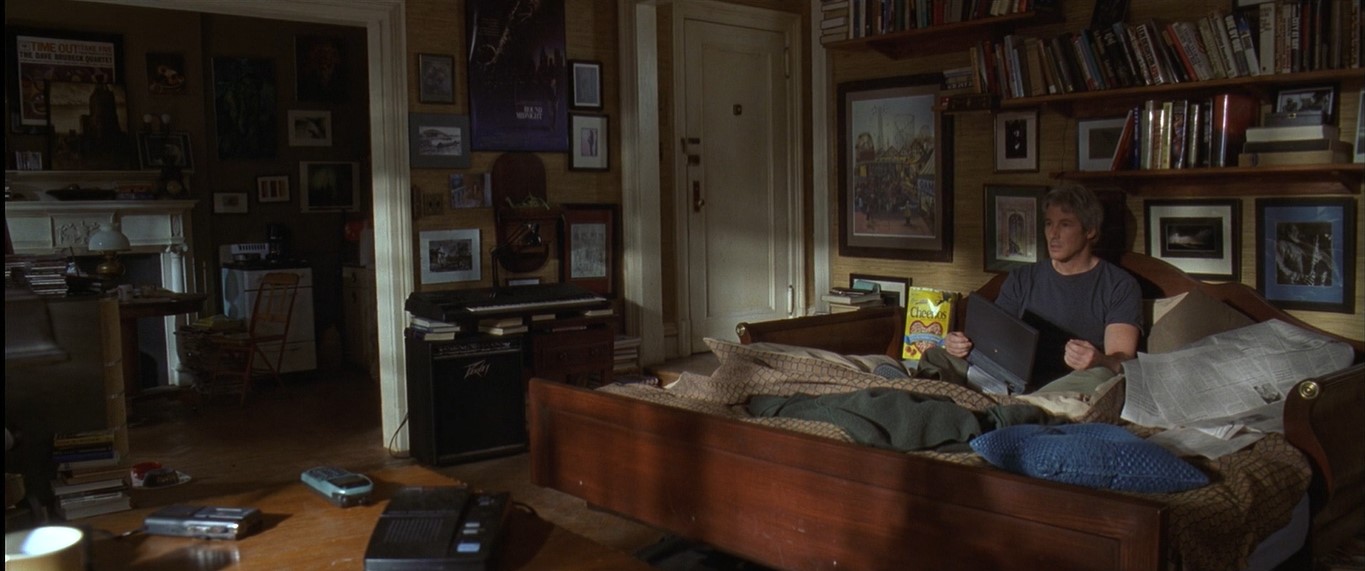 Привет, это я. Оставьте свое сообщение после звукового сигнала. Если хотите прислать факс, купите мне его.