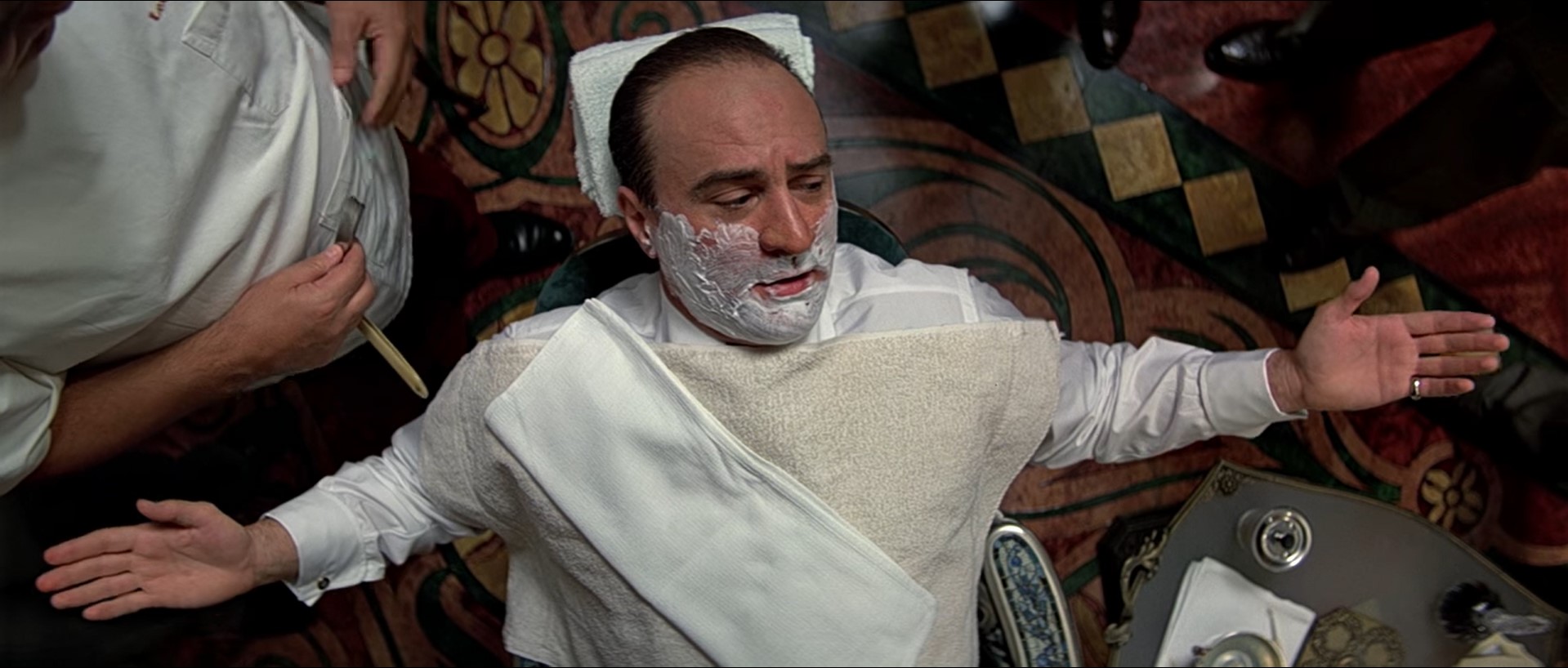 Что такое контрабанда? На корабле — это незаконная торговля, а на Lake Shore Drive — это гостеприимство.