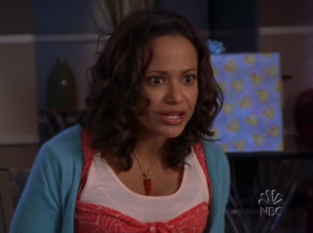 Карла Эспиноса Доктор Крис Тёрк — Я могу составить целый список, почему беременность — это отстой. Например, я сейчас постоянно хочу секса, а мужу на меня противно взглянуть.
— Ну, если тебе так хочется, я могу зажмуриться и ка-ак тебе вставить!
— Спасибо за самоотверженность…
— Я же люблю тебя.