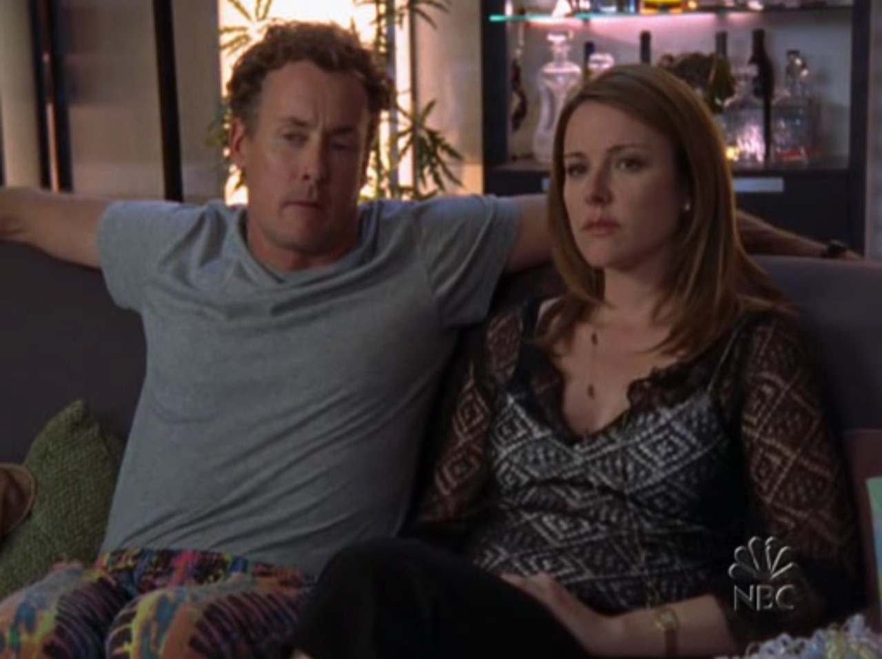 Карла Эспиноса Доктор Крис Тёрк — Я могу составить целый список, почему беременность — это отстой. Например, я сейчас постоянно хочу секса, а мужу на меня противно взглянуть.
— Ну, если тебе так хочется, я могу зажмуриться и ка-ак тебе вставить!
— Спасибо за самоотверженность…
— Я же люблю тебя.