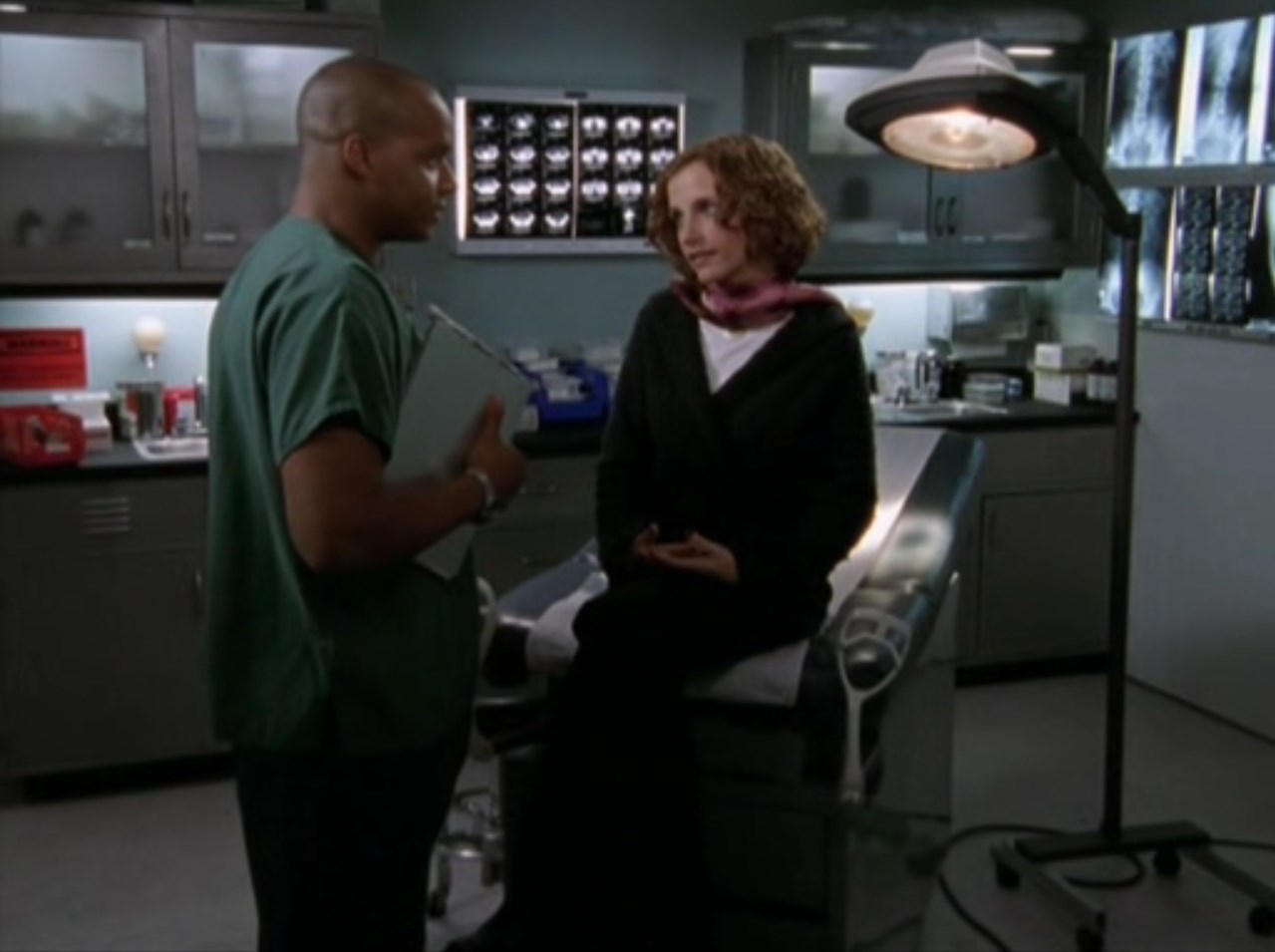 — Я всё ещё девственница.
— Вы беременны.
— Чёрт, опять!