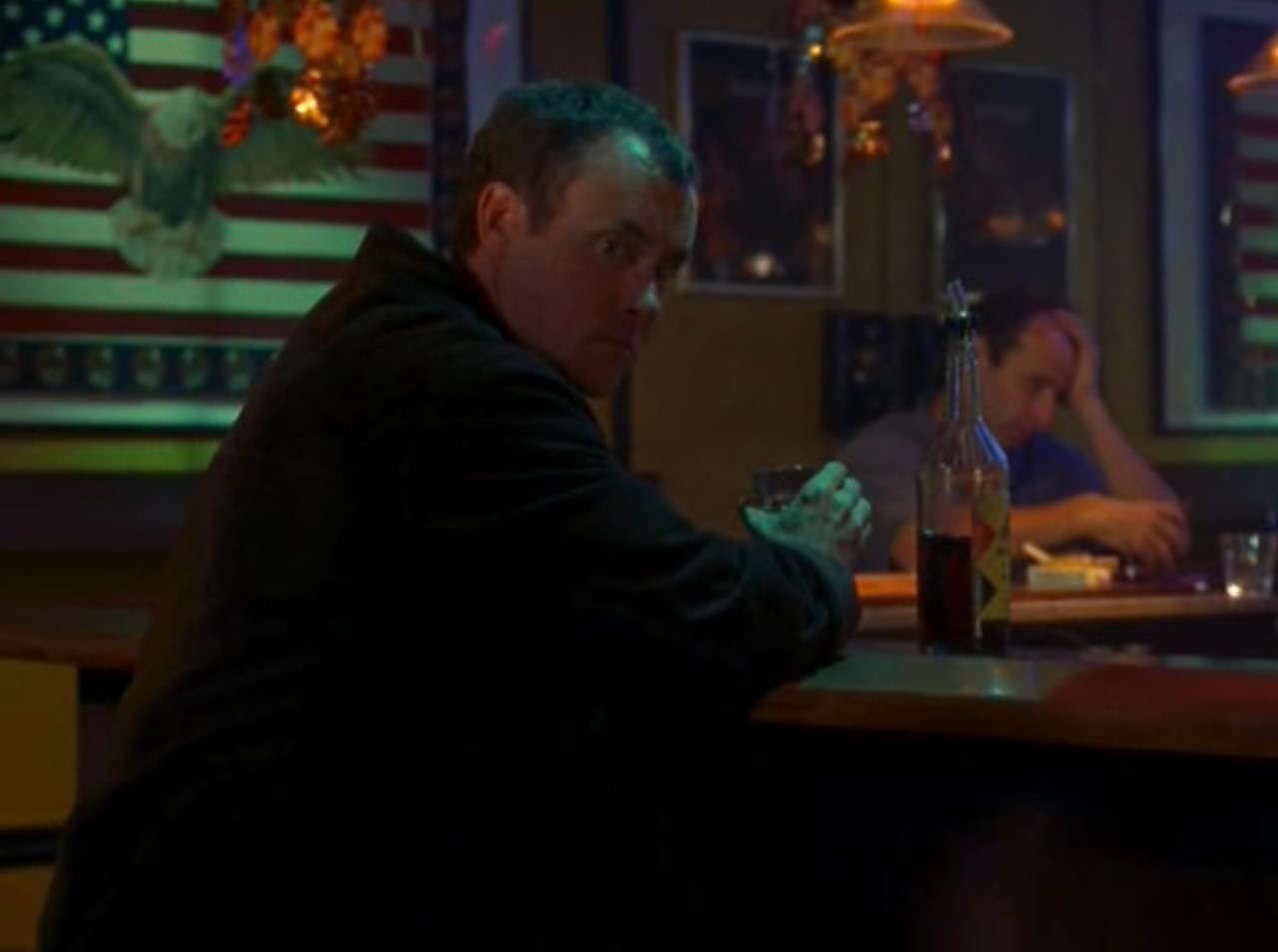 Эхх... Неловкое молчание и алкоголь. Точно как День Благодарения дома...