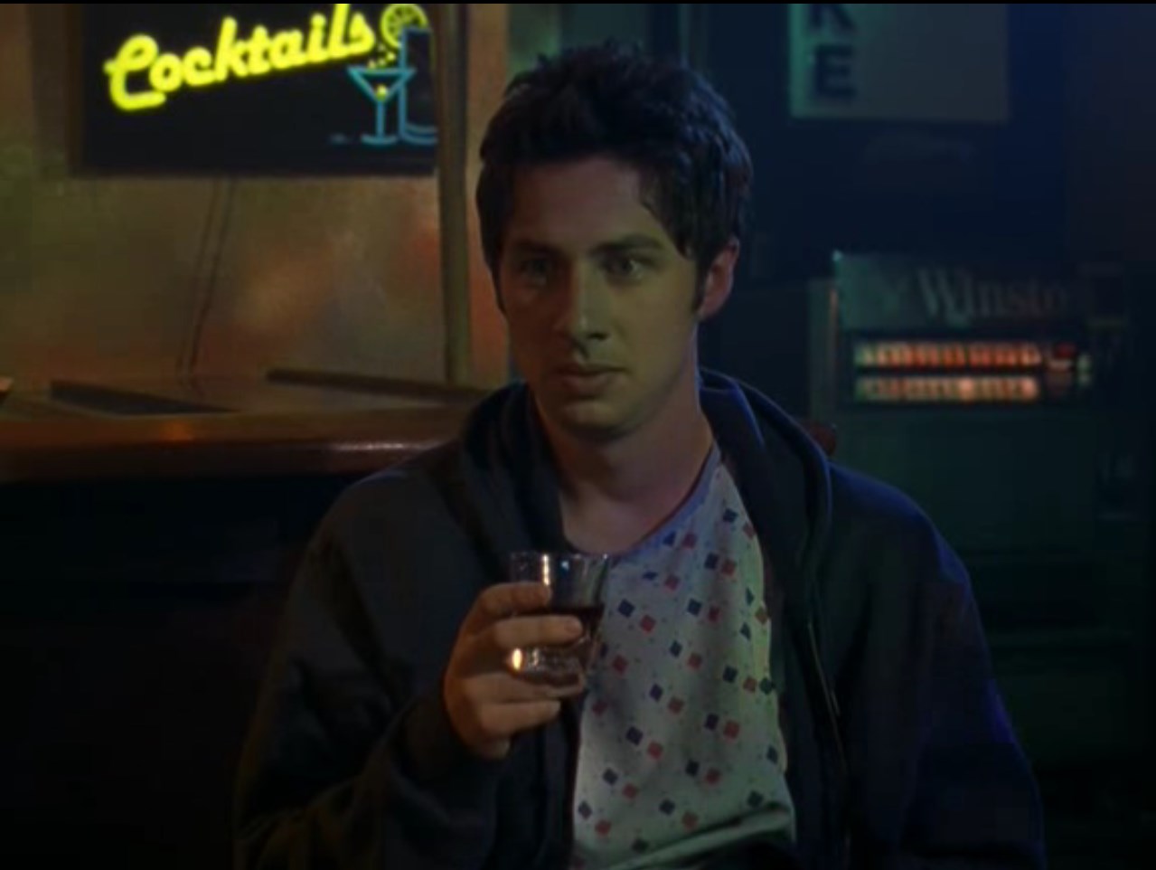 Эхх... Неловкое молчание и алкоголь. Точно как День Благодарения дома...