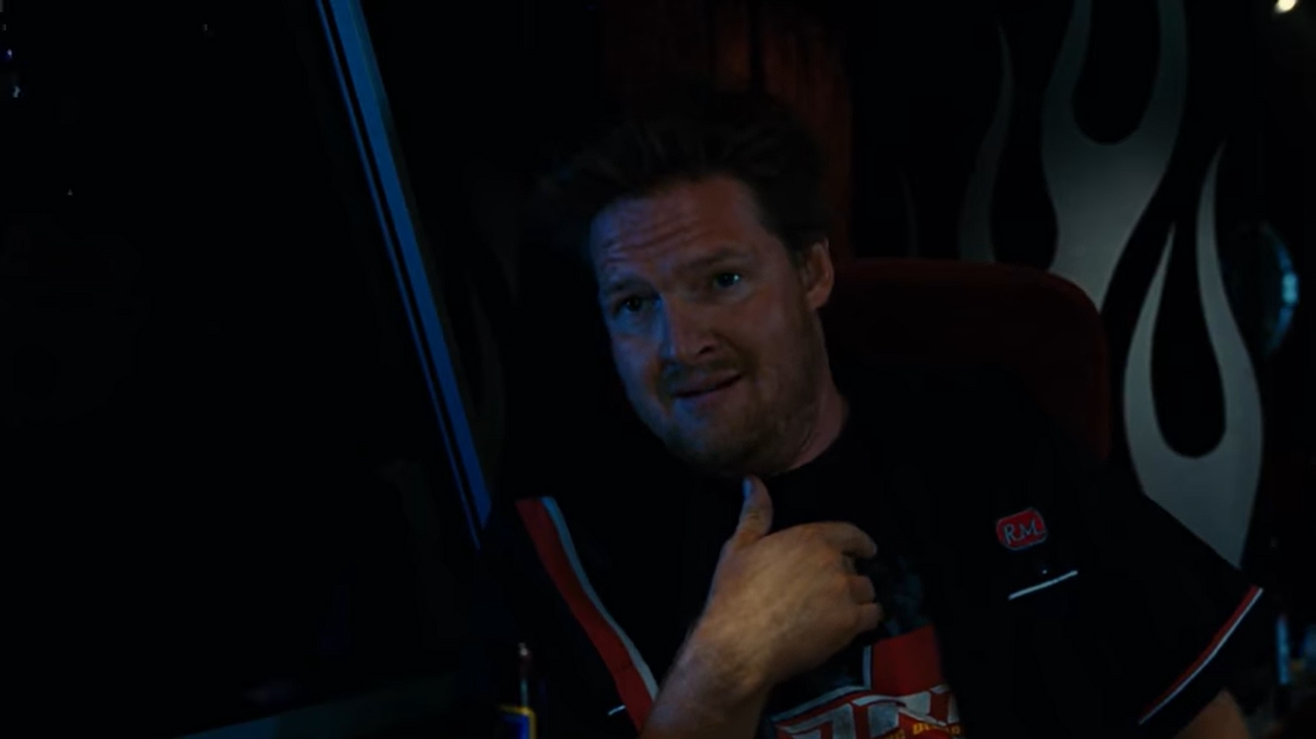 — Ты должен сделать паузу после сегодняшнего падения.
— Нет, я Везунчик.
— Мою собаку зовут Везунчик. И у нее нет глаза и обоих яичек.