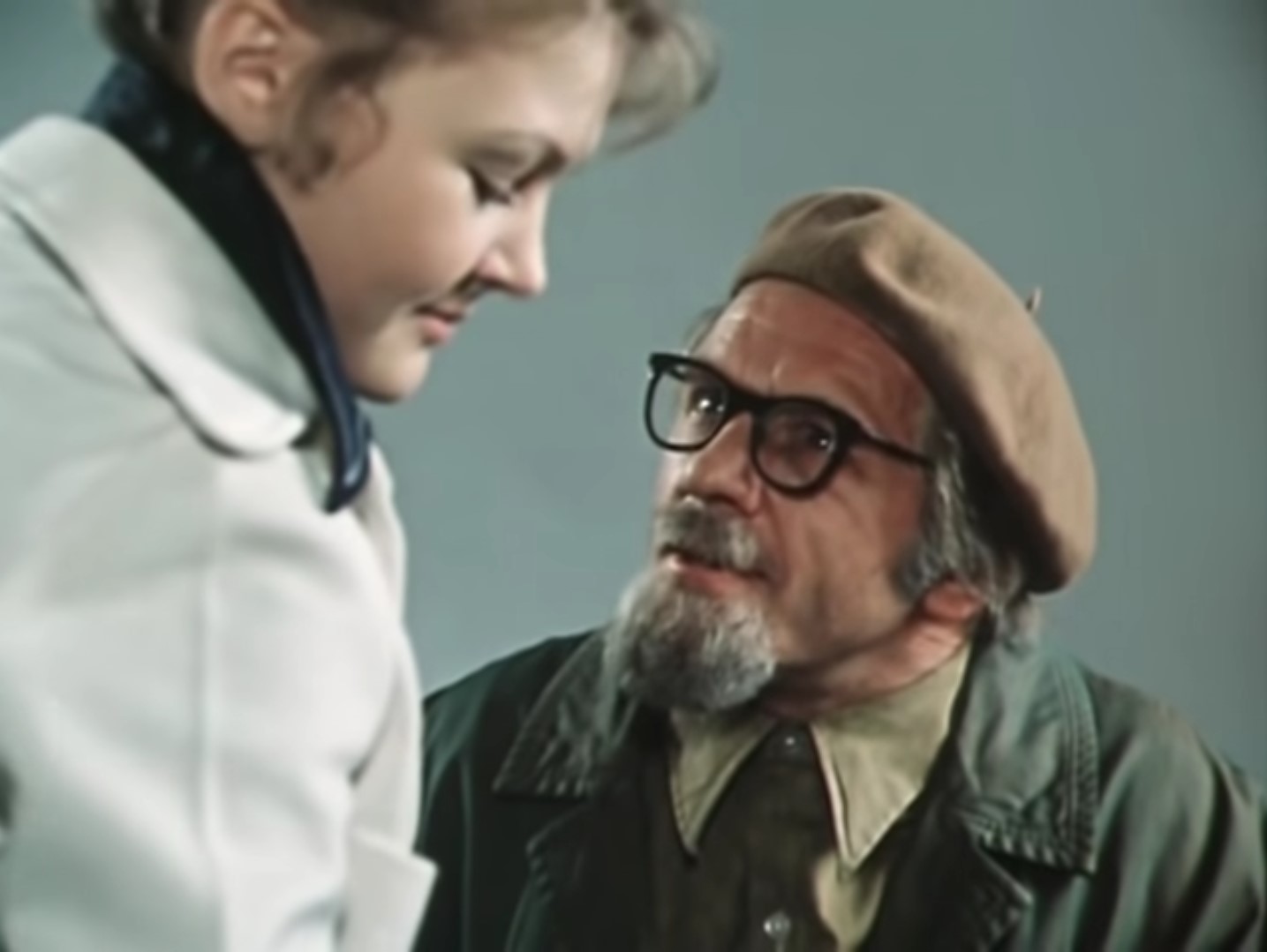 Где сейчас такие семьи? Я вас уже не спрашиваю – где такие столы?!