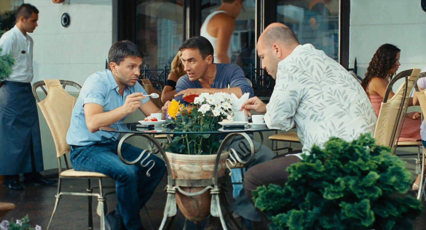 — Поэтому в детстве было так здорово. Ну потому что было понятно, что хорошо, а что плохо. Ну как вот: выучил ты уроки – молодец, бабушку через дорогу перевёл – да умничка! Мячиком разбил стекло – плохой.
— Логично.
— А сейчас?! Сделал ты одной женщине хорошо, а другой от этого плохо.
— А ты вообще все делал для третьей...
— Да. Вот. А ей все равно.