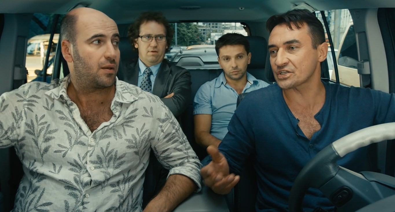 Или вот это... «Ну всё. До вечера. Чмоки.» Ну какие, нахер, чмоки?! Хочешь поцеловать — поцелуй.