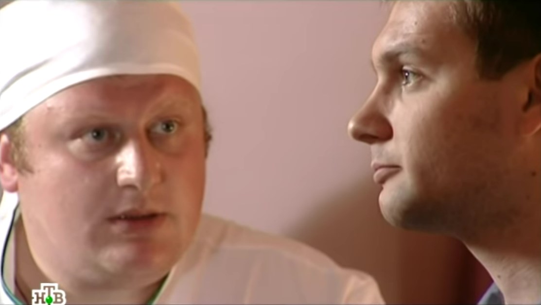 Николай Тарасов — Хотел бы я быть птицей...
— Как у Островского, чтобы летать?
— Нет, чтоб людям на головы гадить, потому что люди — сволочи!