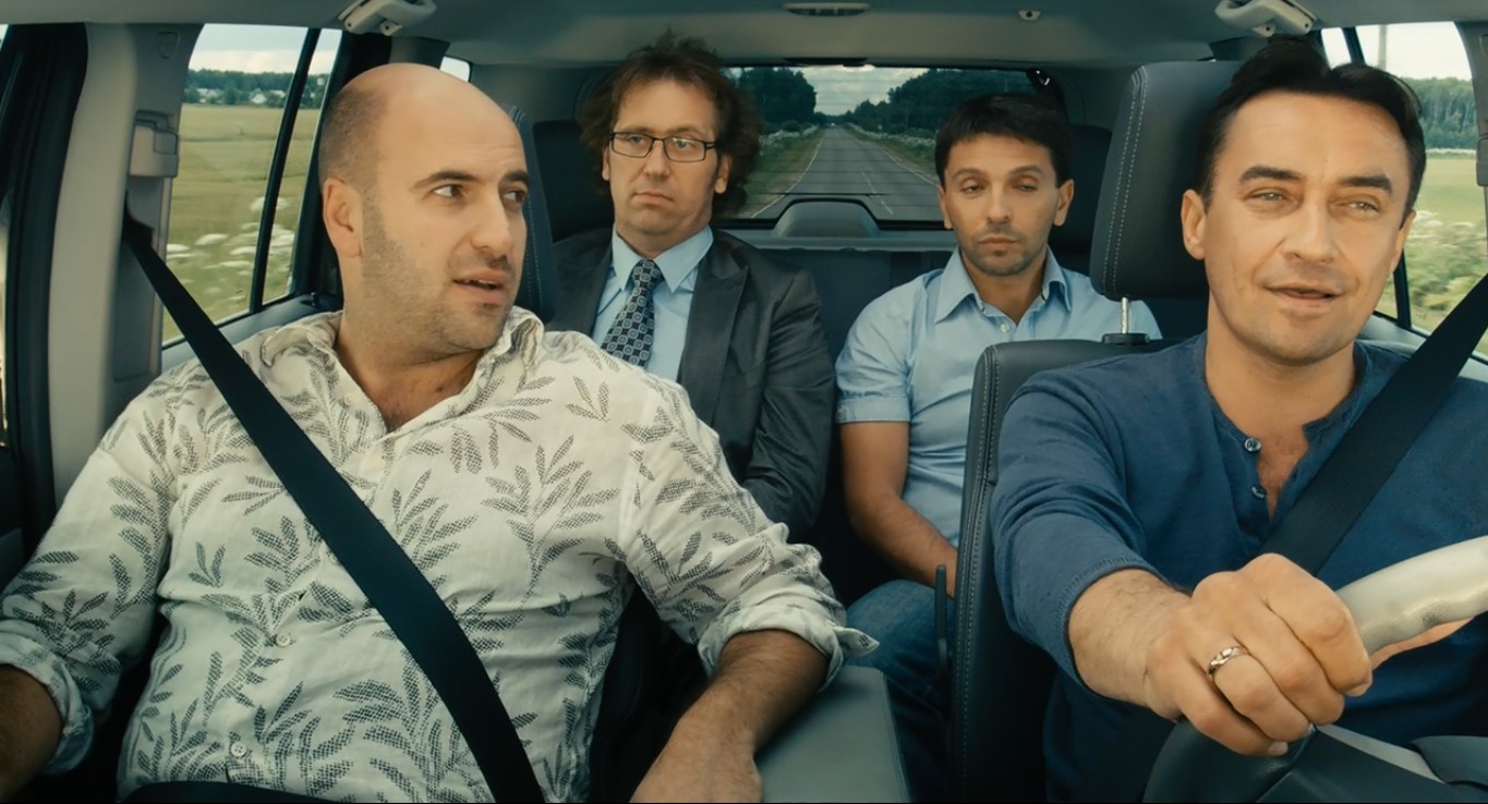 Камиль: — Слушайте, а вот почему можно изменить только жене или мужу? Почему нельзя изменить, к примеру, детям?
Слава: — То есть?
Камиль: — Ну, представь, тебя видели выходящим из Макдональдса с чужим ребенком, а?
Саша: — Или нашел у тебя ребенок в кармане чек от конструктора «Лего». А ты ему «Лего» не покупал…
Лёша: — Или купил незнакомому ребенку на улице... мороженое. Ничего серьезного, душевный порыв. А твои дети это заметили. И всё...
Слава: — Да, и твой ребенок тебя спрашивает ещё так: «Так, папка! Ты его знаешь, а?»
Лёша: — А ты такой: «Да нет, просто купил мороженное, честно…»
Слава: — «Да? И в который это раз ты ему просто купил мороженое, а?»
Лёша: — «Да что тут такого? Пошел нахер, мальчик! Я ж тебе говорю, я… я первый раз его вижу, посмотри на него! Пошел нахер, мальчик!!!»
Слава: — «Еще лучше! Первый раз видит человека, и сразу ему мороженое! Я, между прочим, мороженого годами не вижу!»
Камиль: — Да… И всё, и на утро — шкафы пустые, игрушек нет, и записка: «Прощай. Из детского сада нас заберет мама! Буу…»