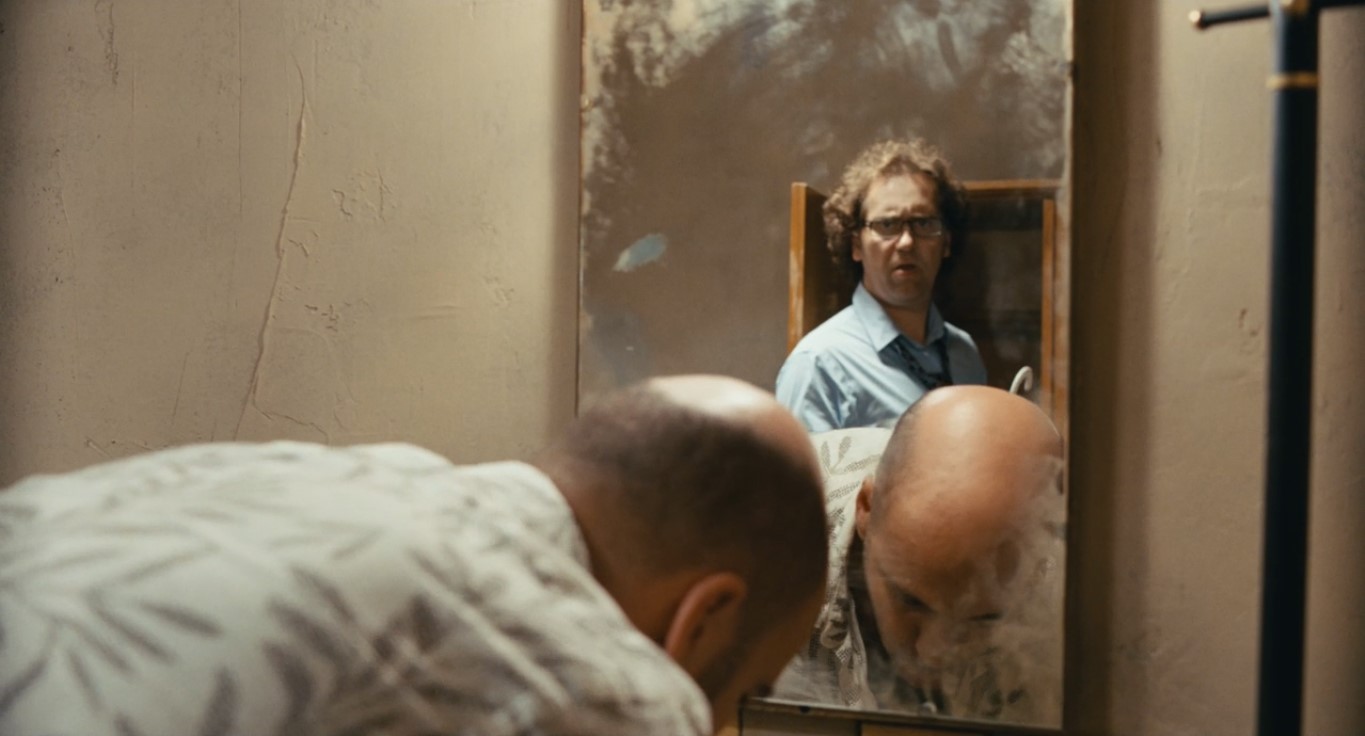 — А вот этот вопрос — «Зачем?»
— В смысле?
— Ну, когда я ей говорю: «Поехали ко мне», — а она мне: «Зачем?»
— Ага. И что?
— Вот объясни мне, что я ей должен отвечать? Ведь у меня дома не боулинг, не кинотеатр. Что я должен сказать? «Поехали ко мне, один или два раза займемся любовью, мне точно будет хорошо, тебе — может быть, а дальше ты, конечно, можешь остаться, но лучше, чтобы ты уехала». Ведь если я так скажу — она же точно не поедет, хотя прекрасно понимает, что мы именно для этого и едем. И я говорю: «Поехали ко мне, у меня дома прекрасная коллекция лютневой музыки XVI века». И вот этот ответ её полностью устраивает.