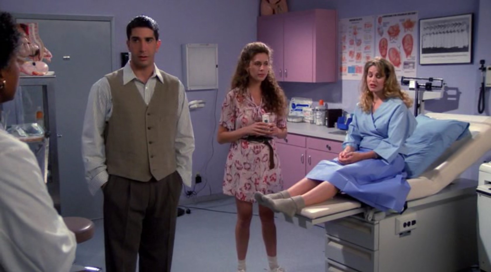 — Ну? Как тут наши дела? Нас не тошнит?
— Нас тошнит.