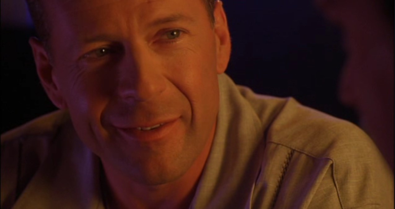 Неважно, сколько человек ты убил. Главное, как ты уживаешься с теми, кто ещё жив.
==========================================
Неважно, сколько человек я убил. Важно вот что — как я отношусь ко всё ещё живым.