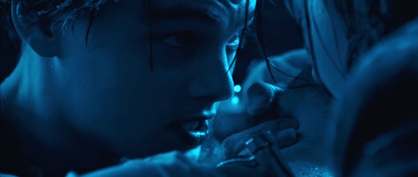 — Роза, пообещай мне, что останешься в живых. Что ты не сдашься, что бы ни случилось, что бы ни произошло, обещай мне сейчас, Роза, и любой ценой выполни обещание.
— Я обещаю. Я ни за что не сдамся, Джек, я ни за что не сдамся...