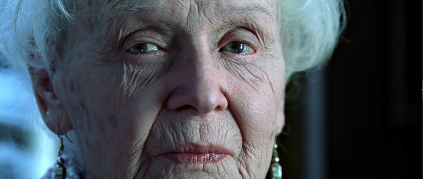 Тогда я видела его последний раз. Он женился, и получил наследство в миллион долларов. В 29-м во время Депрессии ему пришлось очень туго, и он застрелился. Его дети грызлись между собой, как гиены из-за остатков имущества. Так я читала в газетах...