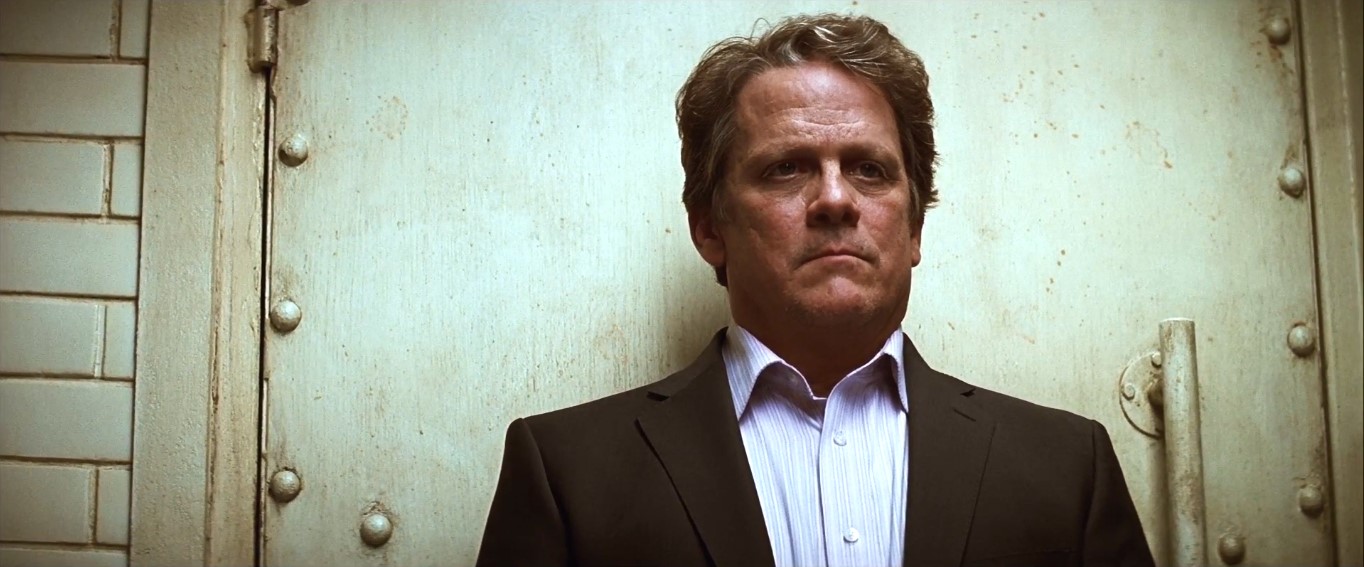 Хочешь знать, почему я использую нож? Пушки слишком быстры, не успеваешь насладиться, получить истинное удовольствие, а когда я использую нож, в этот самый последний момент раскрывается вся человеческая сущность, и в каком-то смысле я знаю твоих друзей лучше, чем ты. И... хочешь знать, кто из них был трусом?