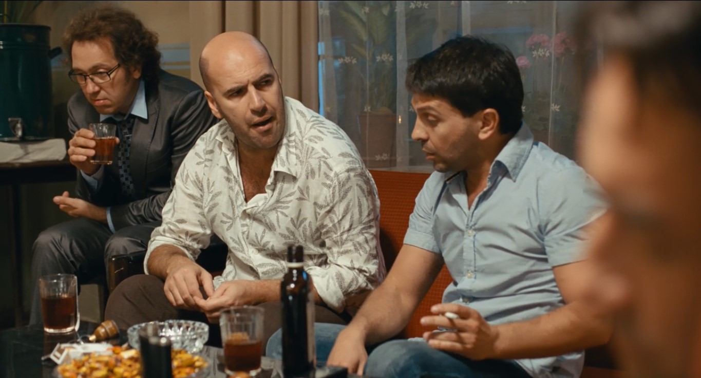 Лёша: — Ты представляешь, как в такой ситуации приятно отказать?
Слава: — Не представляю...
Лёша: — Она пришла... вся... Жанна Фриске.
Слава: — Ну я знаю, не надо.
Лёша: — Пришла и говорит — я твоя...
Жанна Фриске: — «Я люблю вас, Вячеслав Гаврилович!»
Лёша: — А он ей — раз!
Вячеслав Гаврилович: — «А я вас — нет!»
Лёша: — Всем бабам в её лице отмстил! За юношеские прыщи, за девочку в девятом классе, которая не пошла с тобой танцевать, за третьекурсницу, которая заснула в самый важный момент, пьяная дура!
Слава: — У тебя это тоже было?
Лёша: — Было!