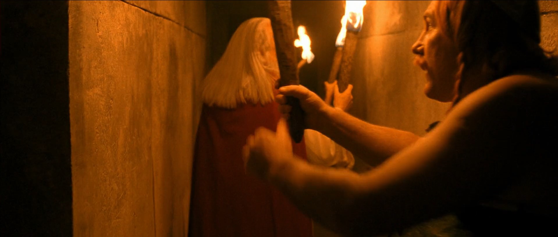 — Кто толстый – втянуть животы.
— Никто тут не толстый.