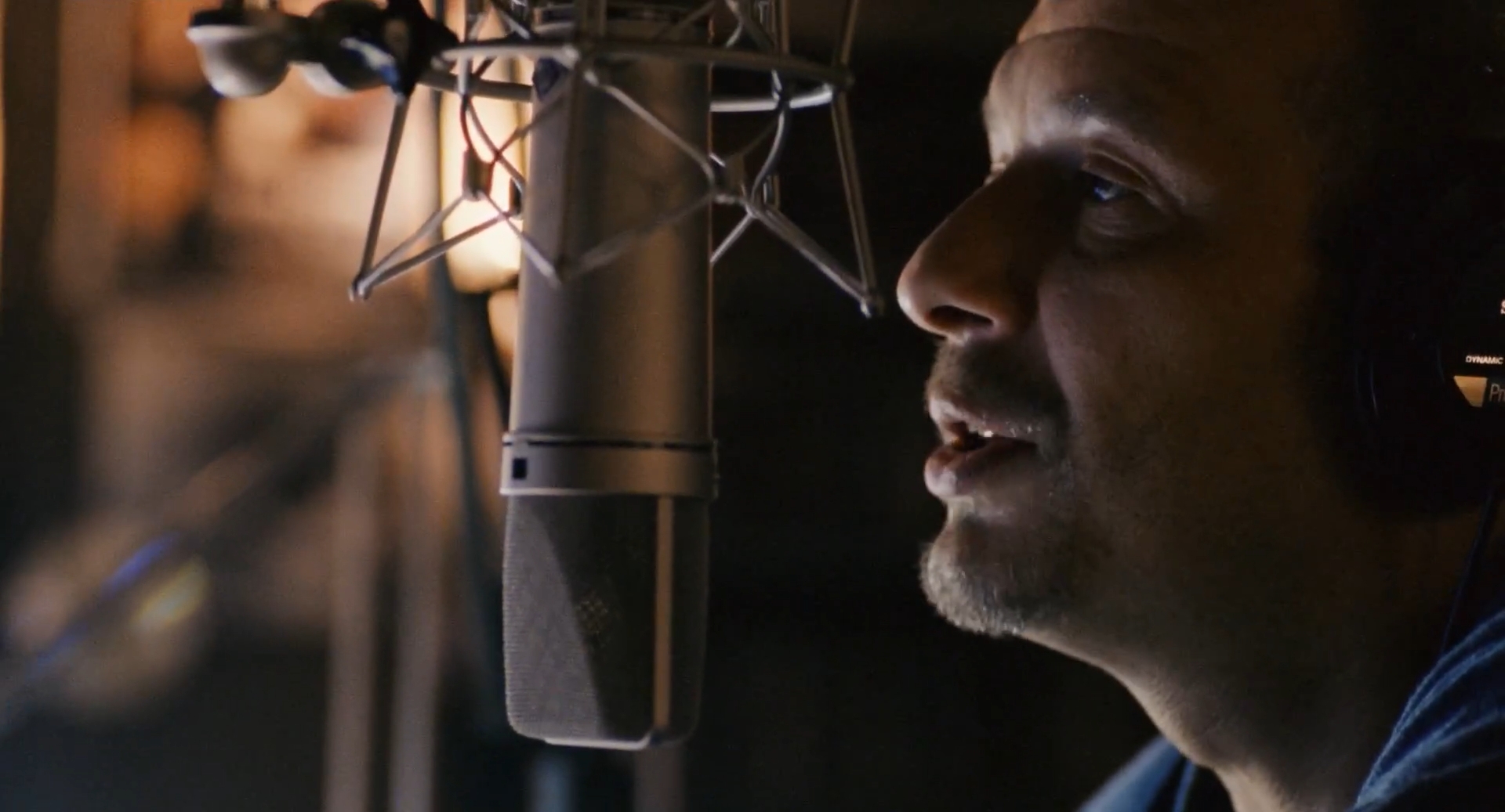 — Ребята, прежде чем продолжить, скажите пару слов по поводу Японского моря, плавучего зоопарка и редких животных.
— Я, конечно, мало что знаю о редких животных, но вот соседка моя по лестничной клетке, вот она редкая сука.