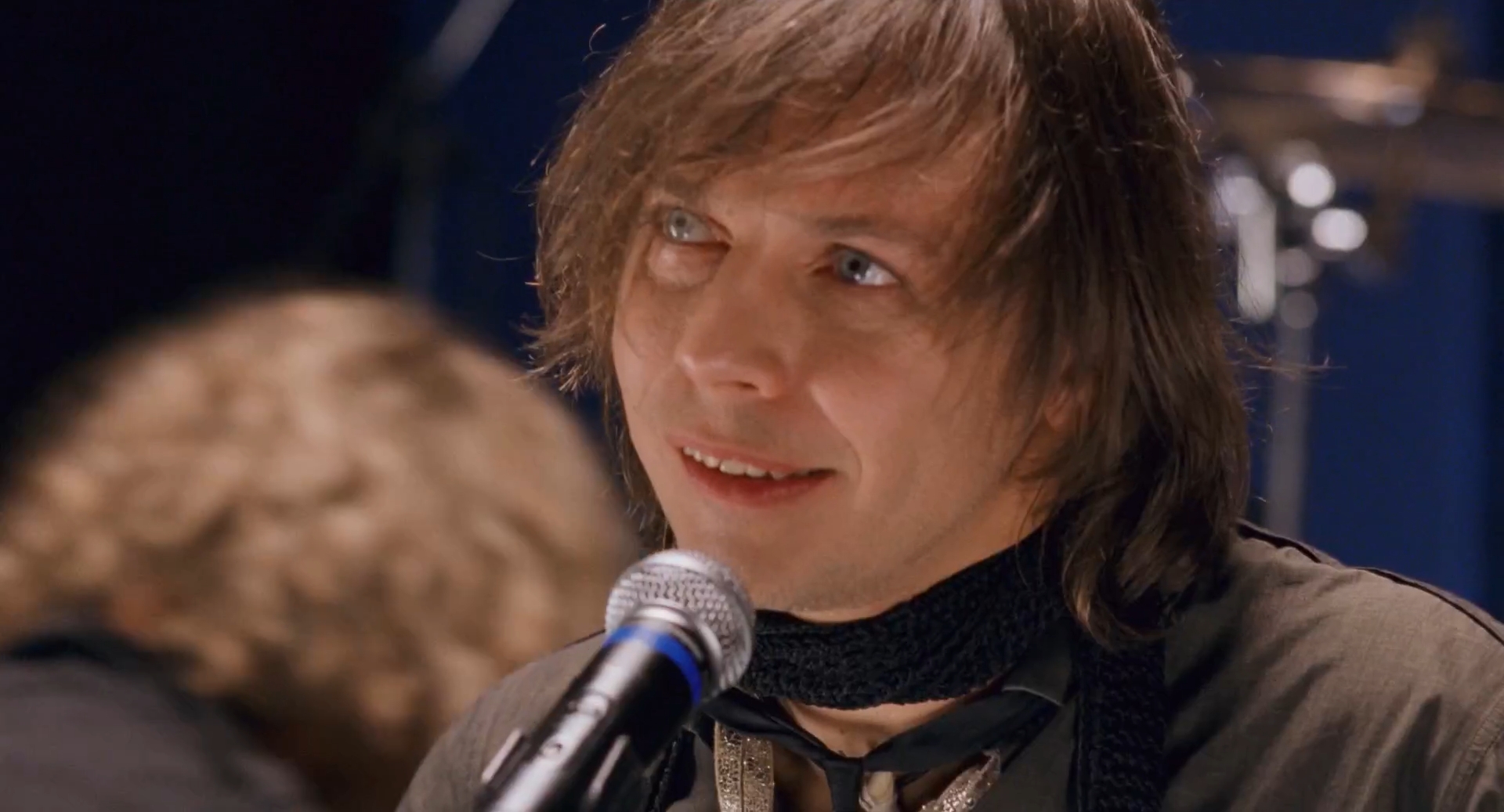 — Ребята, прежде чем продолжить, скажите пару слов по поводу Японского моря, плавучего зоопарка и редких животных.
— Я, конечно, мало что знаю о редких животных, но вот соседка моя по лестничной клетке, вот она редкая сука.