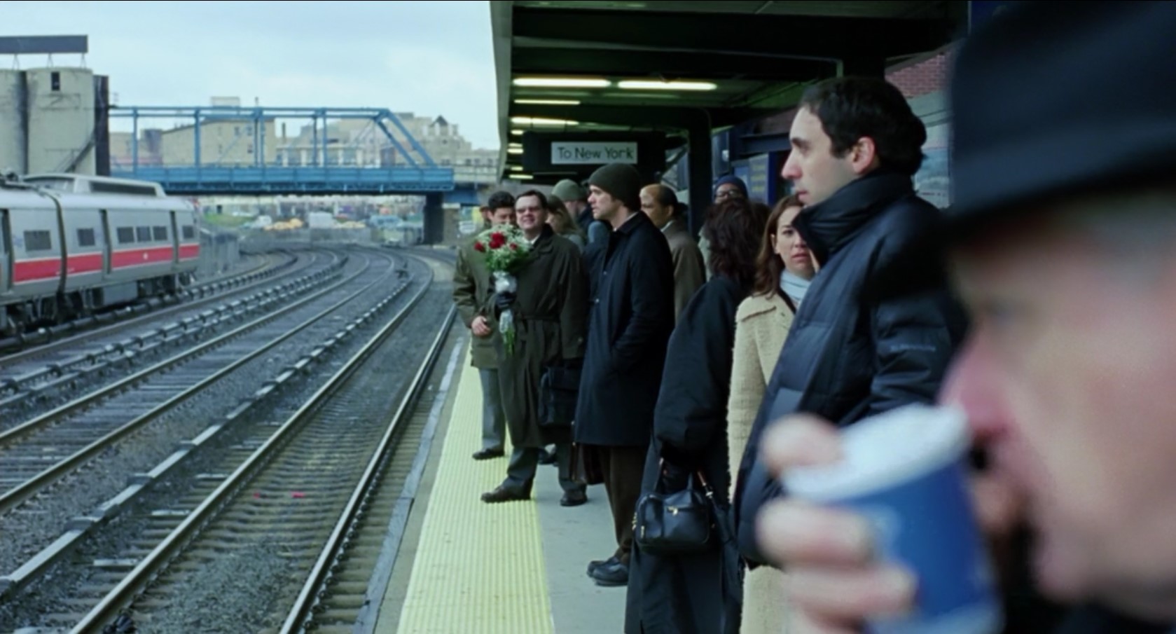 Сегодня праздник, который придумали компании, производящие поздравительные открытки, чтобы заставить людей чувствовать себя паршиво.