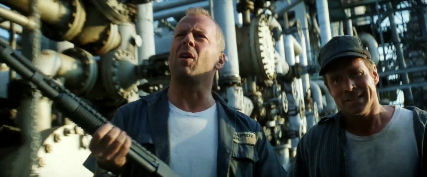 Я только прострелю ему ногу, с одной ногой вполне можно работать. Помнишь Фрэнки? Однорукий, а проработал столько лет.