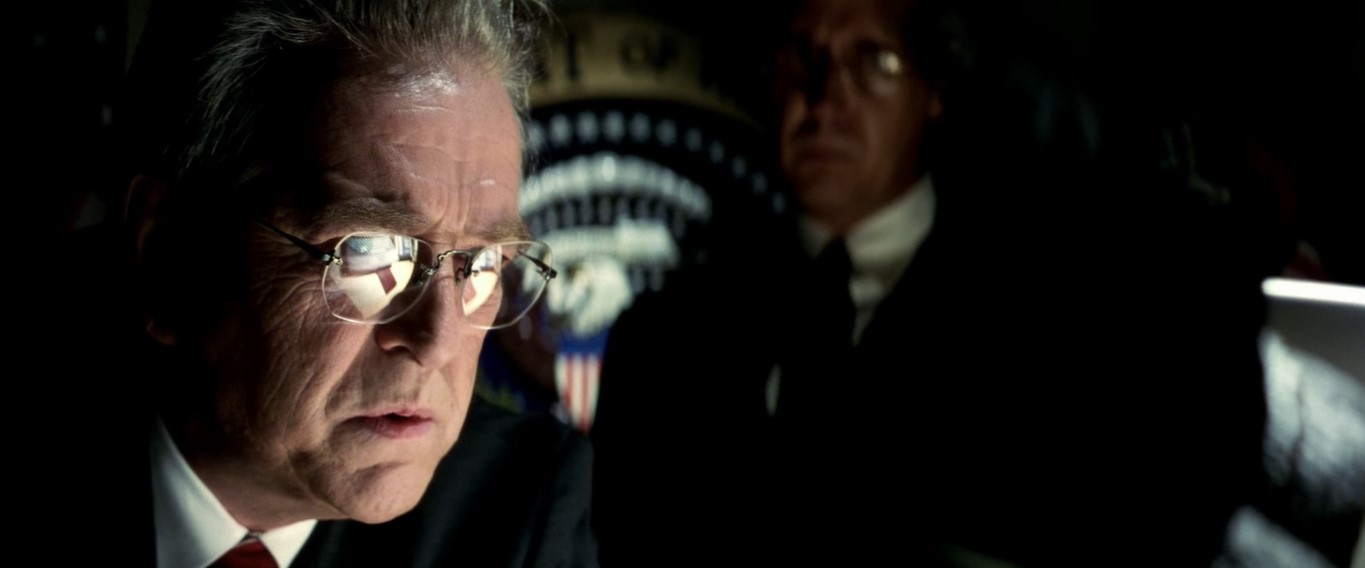 — Это астероид, сэр.
— Какой он величины?
— Он размером с Техас, господин президент.
— И мы не заметили его появления?
— На эти исследования выделяют миллион долларов. Это позволяет охватить три процента неба. А небо, извините сэр, штука здоровенная.

— Астероид столкнётся с нами?
— Мы сейчас выясняем это, сэр.
— Какой предвидится ущерб?
— Тотальный, сэр.