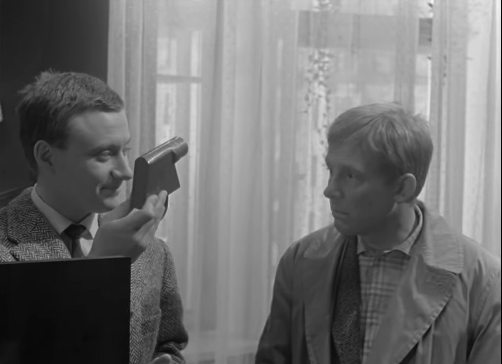 Гаража ещё нет, но замочек я уже достал!