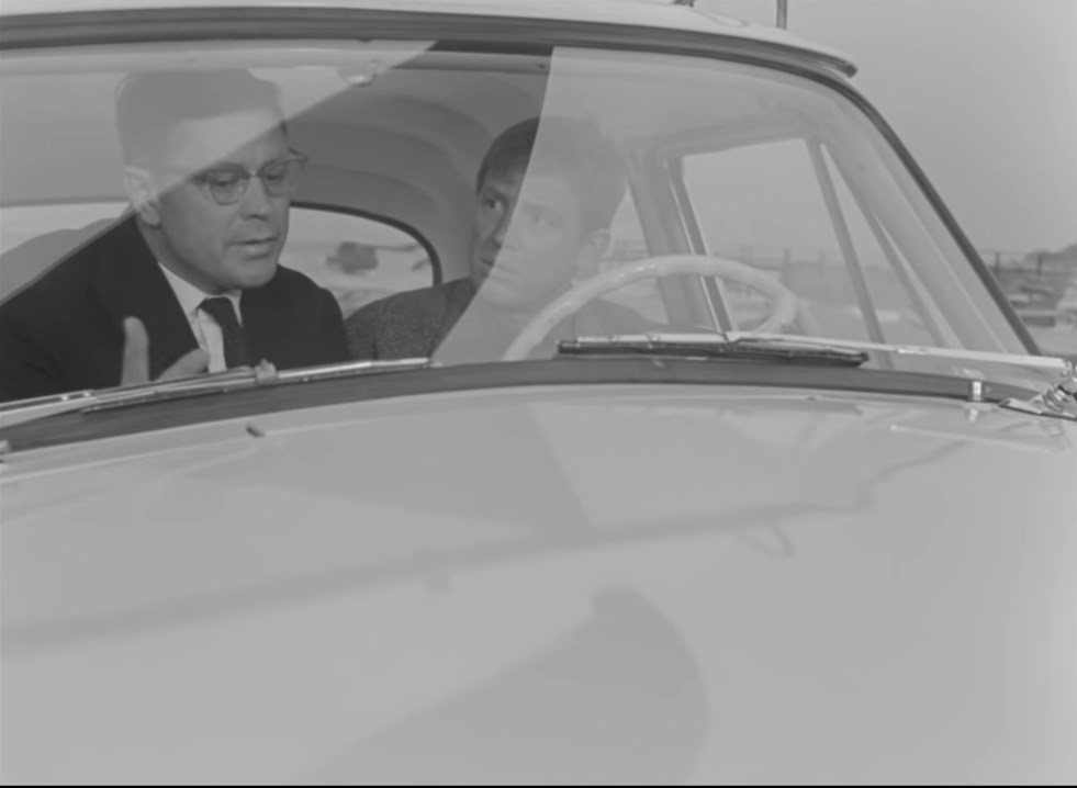 Все люди верят. Одни люди верят, что бог есть, другие — что бога нет. И то, и другое недоказуемо.