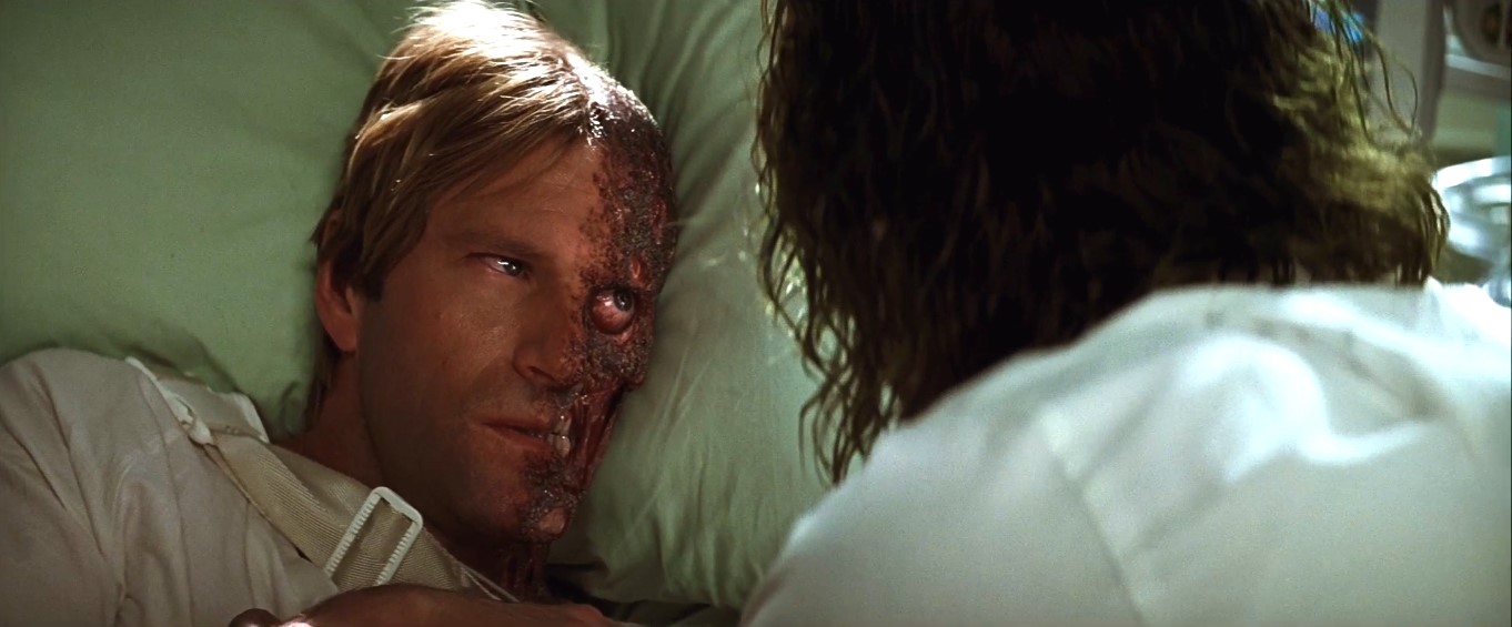 Знаешь, что я заметил? Никто не паникует, когда все идет согласно плану. Даже если план чудовищен. Если завтра, я заявлю прессе, что один из бандитов умрет, или грузовик с солдатами взлетит на воздух, никто не будет паниковать, потому что все это — часть плана. Но когда я говорю, что какой-то жалкий мэр умрет, все вокруг теряют голову. Совсем немного анархии. Нарушение установленного порядка, и все вокруг повергается в хаос. Я — носитель хаоса. Знаешь, что является основой хаоса? Это страх.