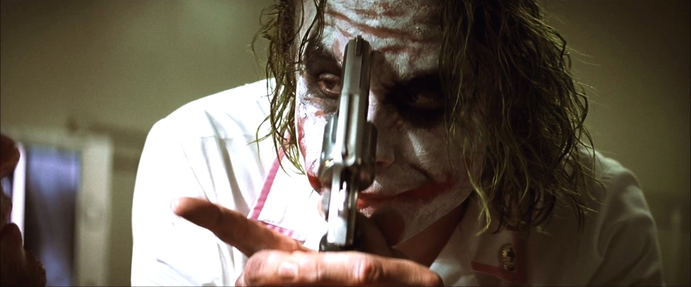 Знаешь, что я заметил? Никто не паникует, когда все идет согласно плану. Даже если план чудовищен. Если завтра, я заявлю прессе, что один из бандитов умрет, или грузовик с солдатами взлетит на воздух, никто не будет паниковать, потому что все это — часть плана. Но когда я говорю, что какой-то жалкий мэр умрет, все вокруг теряют голову. Совсем немного анархии. Нарушение установленного порядка, и все вокруг повергается в хаос. Я — носитель хаоса. Знаешь, что является основой хаоса? Это страх.