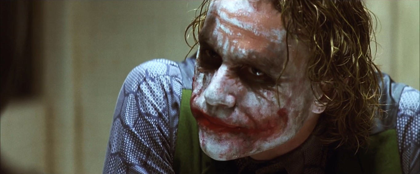 Я покажу тебе. Когда у них кончатся деньги, эти цивилизованные люди съедят друг друга. Я не монстр. Я вижу их насквозь.