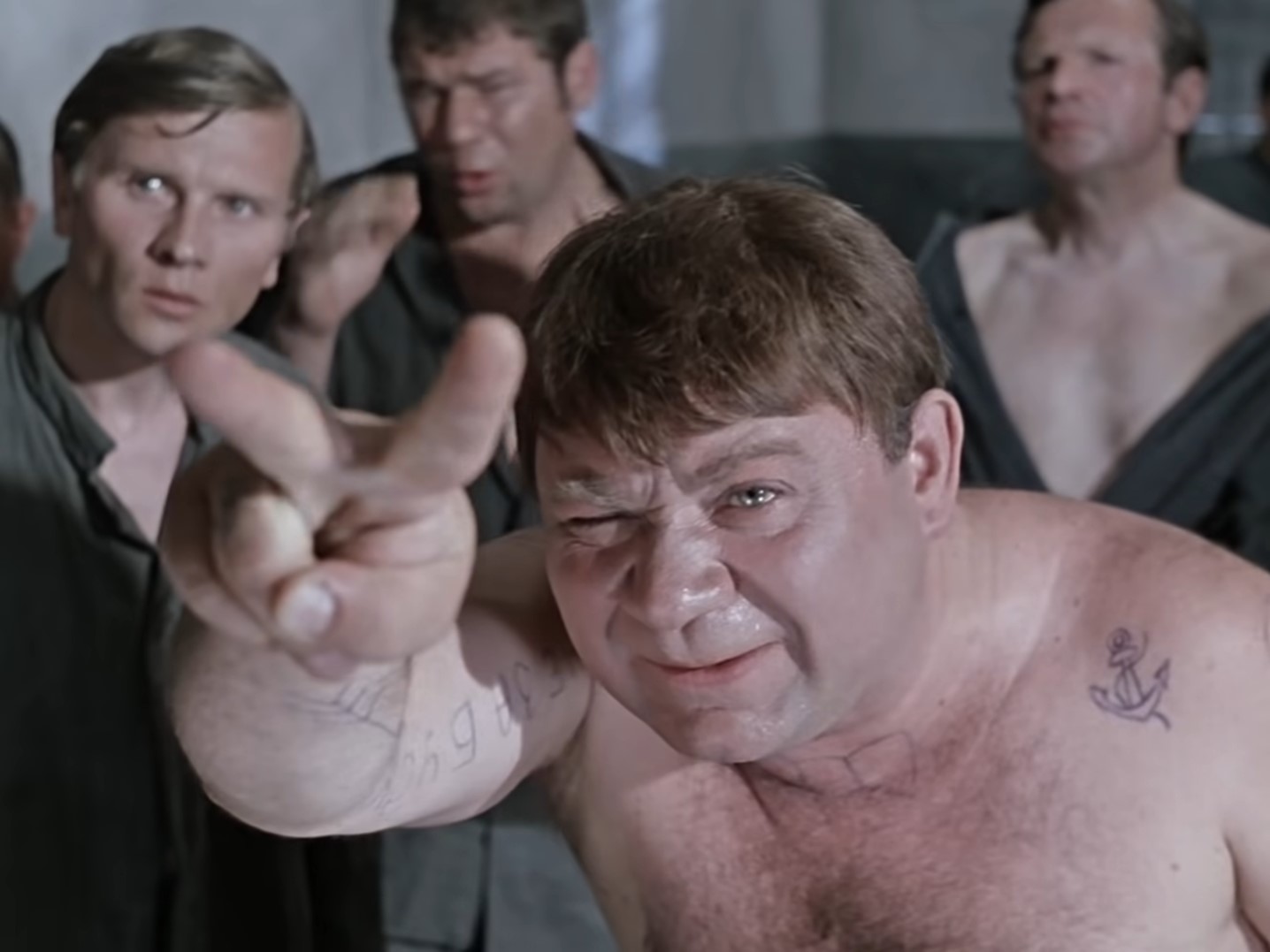 Евгений Иванович Трошкин «Никола Питерский» — Скока я зарезал, скока перерезал, скока душ я загубил… Моргалы выколю!
— Помогите, хулиганы зрения лишают!