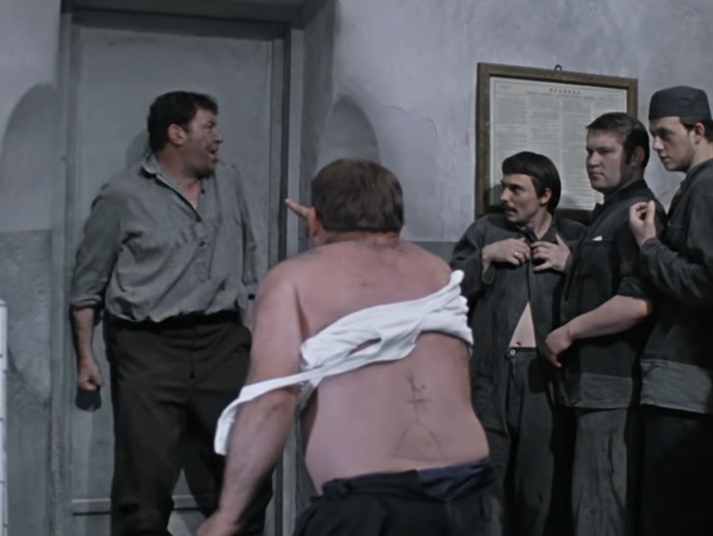 Евгений Иванович Трошкин «Никола Питерский» — Скока я зарезал, скока перерезал, скока душ я загубил… Моргалы выколю!
— Помогите, хулиганы зрения лишают!