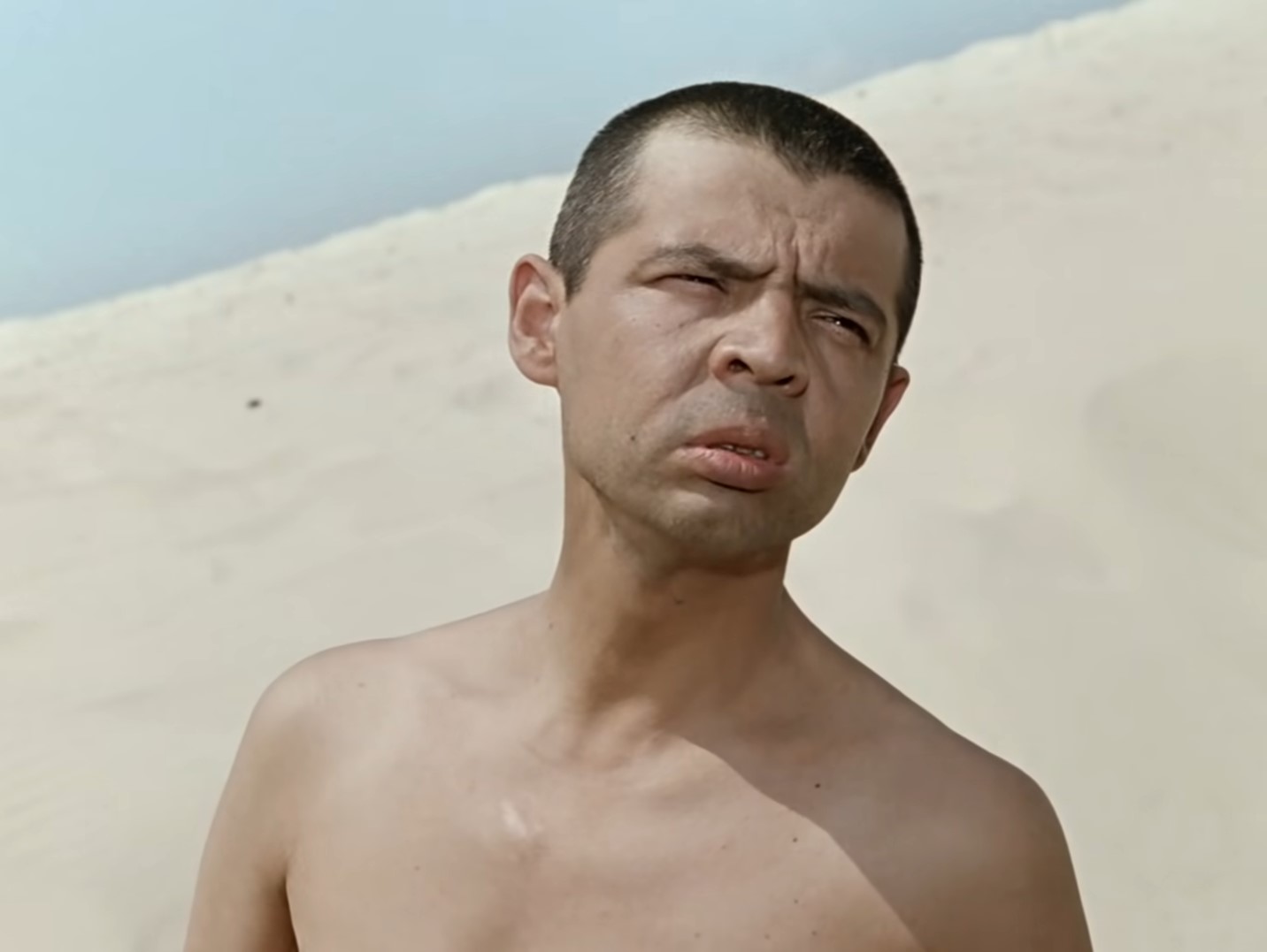 — Эй, ты! Иди сюда! У тебя какой срок был?
— Адин год.
— А теперь ещё три припаяют. Побег, статья сто восемьдесят восемь.