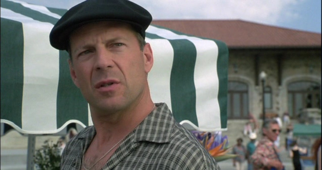 Джимми «Тюльпан» Тудески Николас «Оз» Озерански — Ты дантист?
— Каюсь.
— Самоубийца.
— Послушай, с чего ты взял?
— Читал, что дантисты к самоубийству склонны.
— Нет, Джимми, я ненавижу свою жизнь, но я не хочу умирать.
— Хочешь — не хочешь, а придётся... Все умирают. Позже или раньше. Тюльпан?
— Что ты?