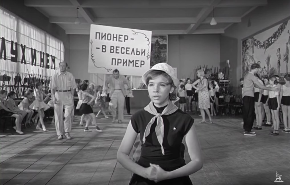 — Куда ставить-то?
— Да подожди ты!