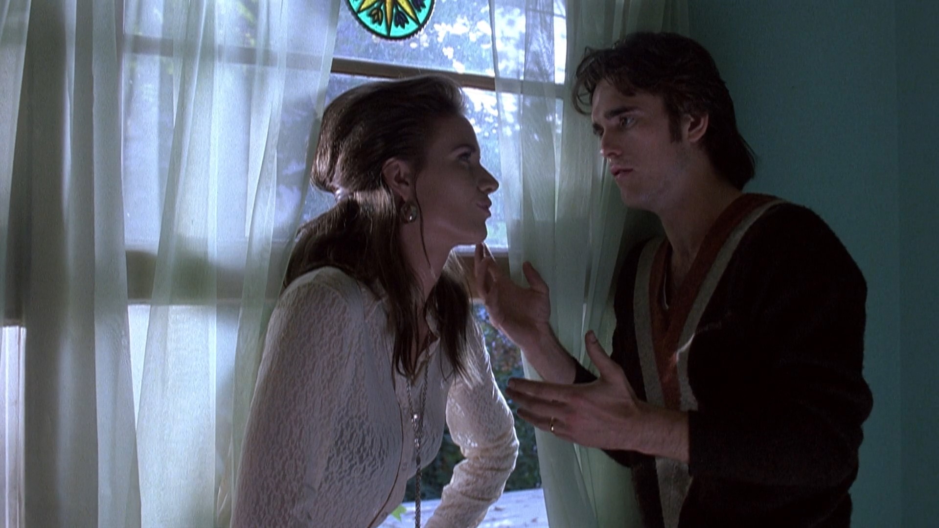 — А сейчас мне так прёт!
— Да ладно, урод. Раз уж тебя так прёт — займись со мной любовью!