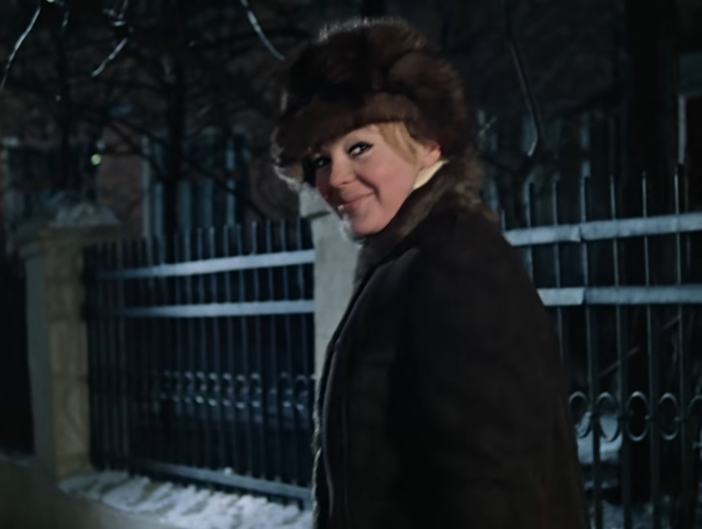 Фёдор Петрович Ермаков / Косой Девушка — Девушка, а девушка, а как вас зовут?
— Таня.
— А меня Федя.
— Ну и дура.