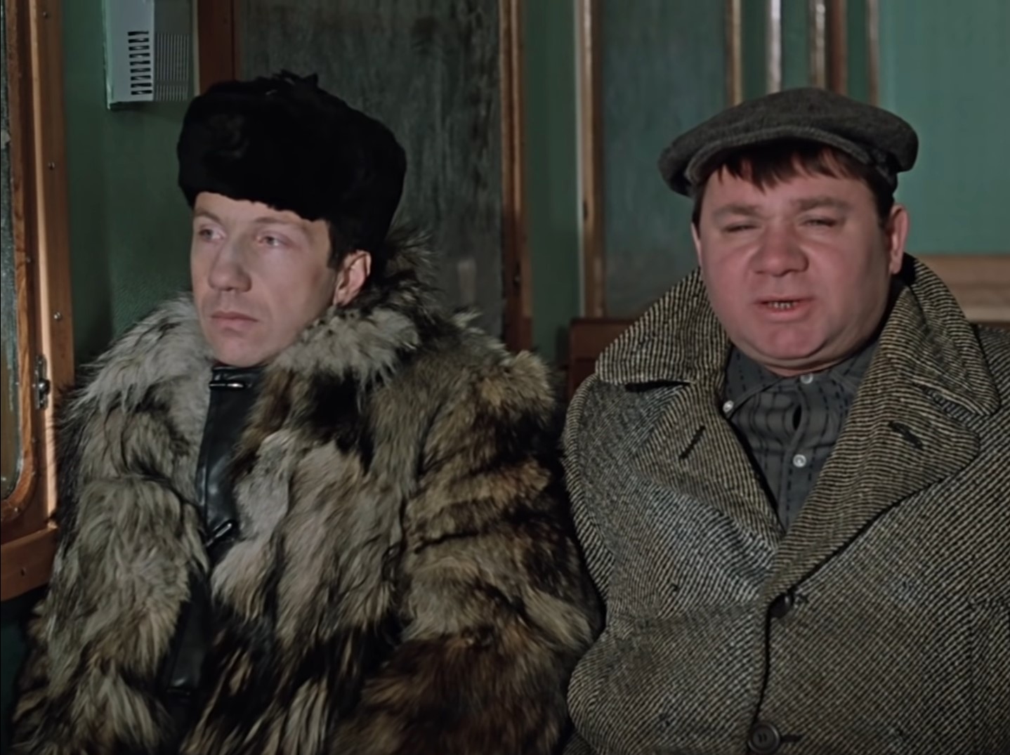 Евгений Иванович Трошкин Украл, выпил – в тюрьму! Украл, выпил – в тюрьму! Романтика!Он кто? Инженеришка рядовой, и всё. Ну что у него за жизнь? Утром на работу, вечером с работы. Дома жена, дети сопливые. Ну в театр сходит, ну летом в санаторий съездит в Ялту. Тоска смертная. А ты! Ты – вор! Джентльмен удачи! Украл, выпил – в тюрьму! Украл, выпил – в тюрьму! Романтика!